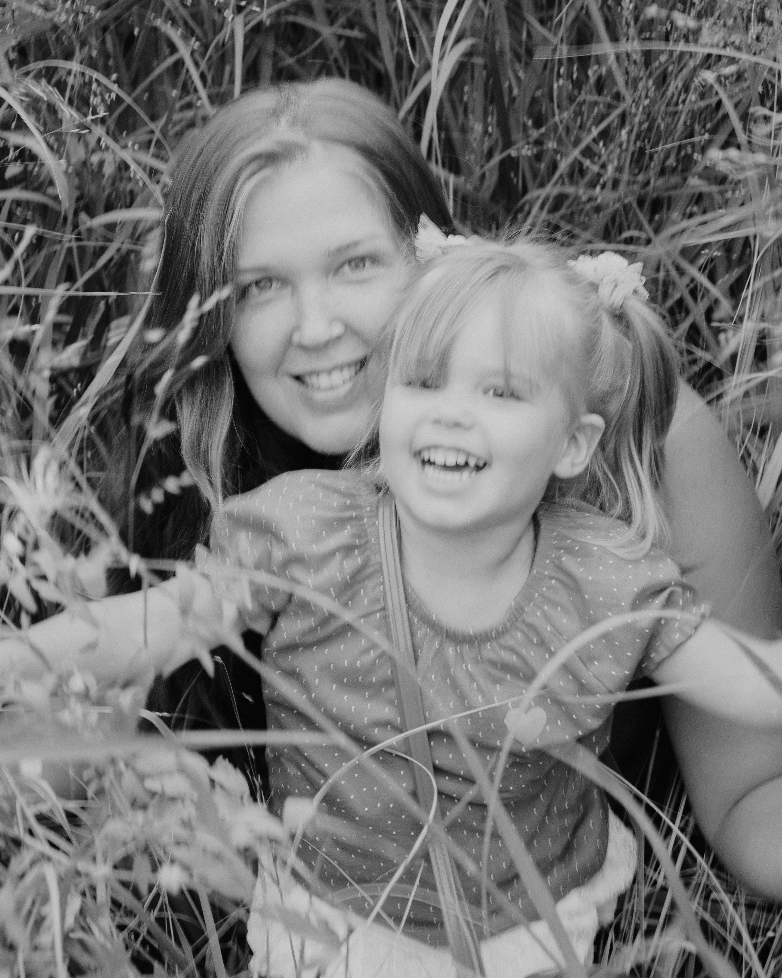 Tarifs, forfaits. I am a portrait and family photographer Jenny in Calgary