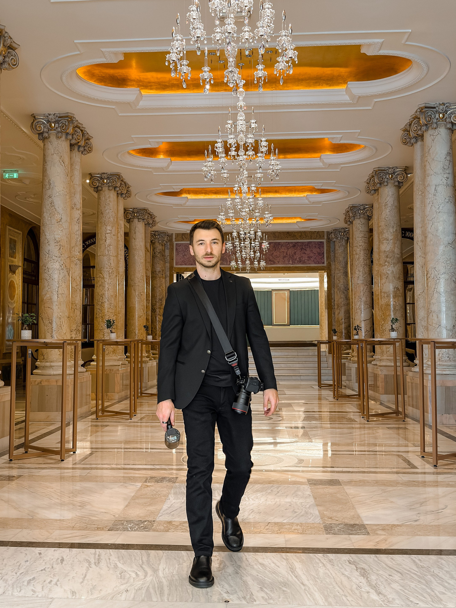 Wedding photographer in Bucharest capturing real emotions during weddings, post-wedding photo sessions, Trash the Dress, civil ceremonies, and baptisms. Premium photography with a natural and elegant style.