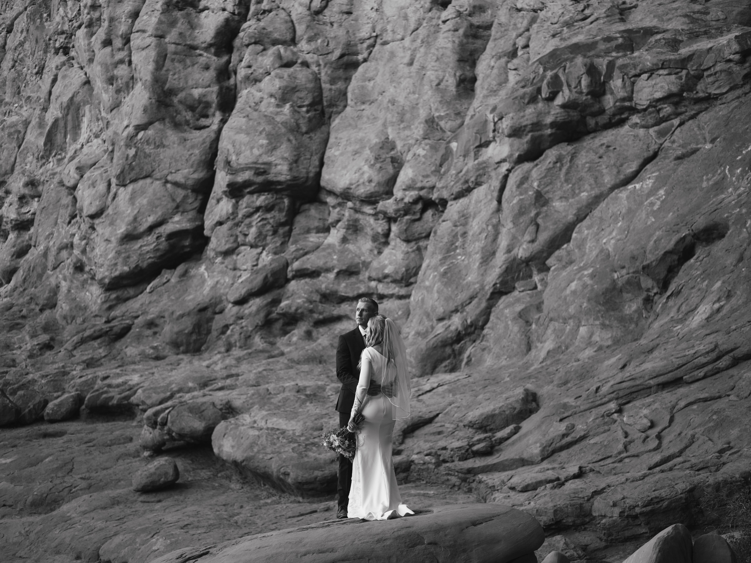 Arches Bridal Photoshoot. Utah Family Photographer