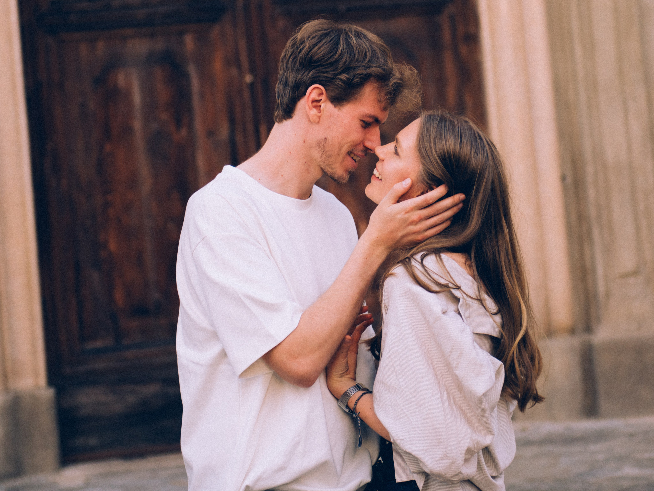 WHAT TO WEAR FOR YOUR PHOTOSHOOT IN ITALY. Anastasiia Buchinskaia Photographer in Milan