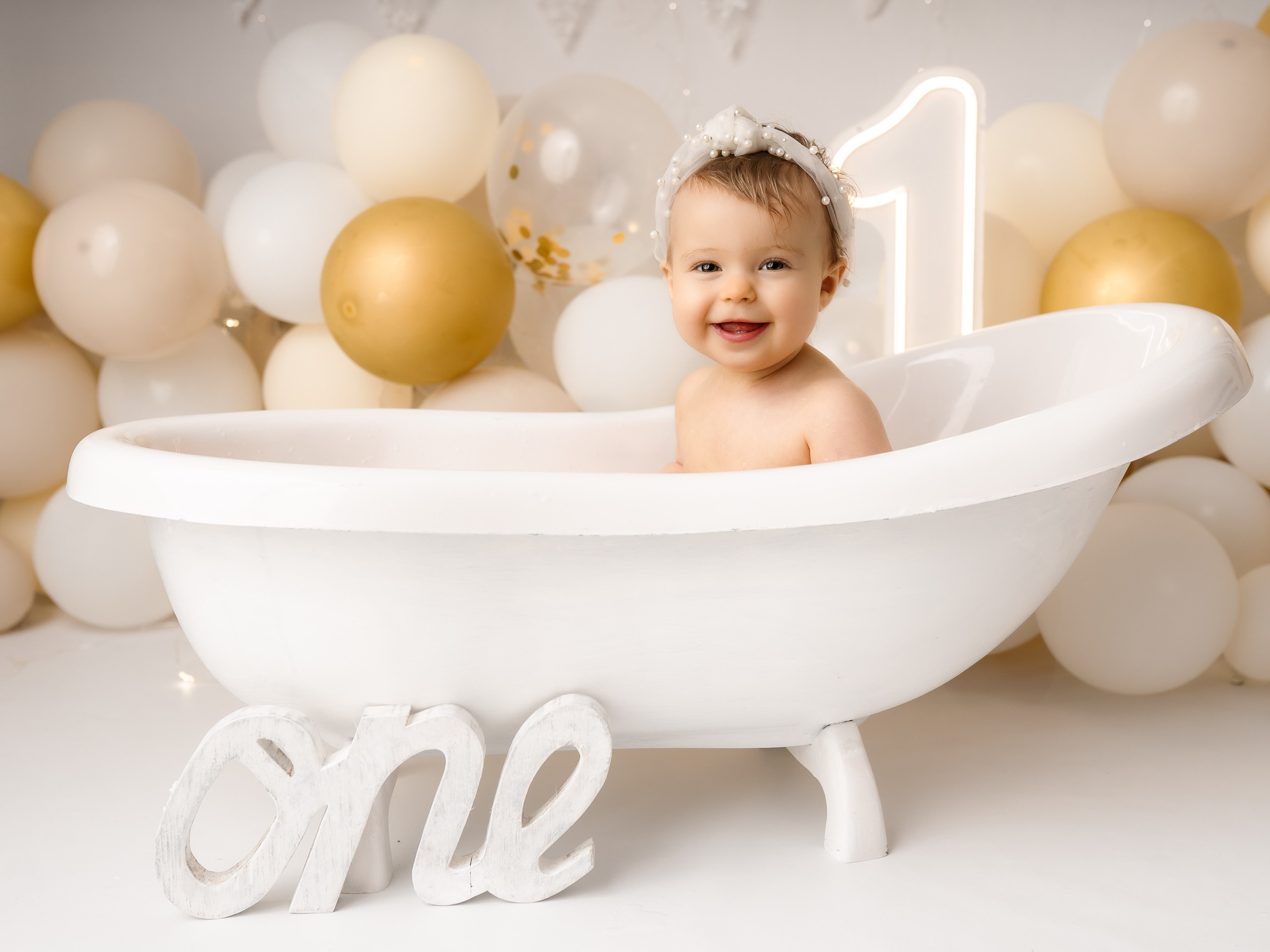 Esu Aleksandra naujagimių ir kudikių fotografė iš Vilniaus