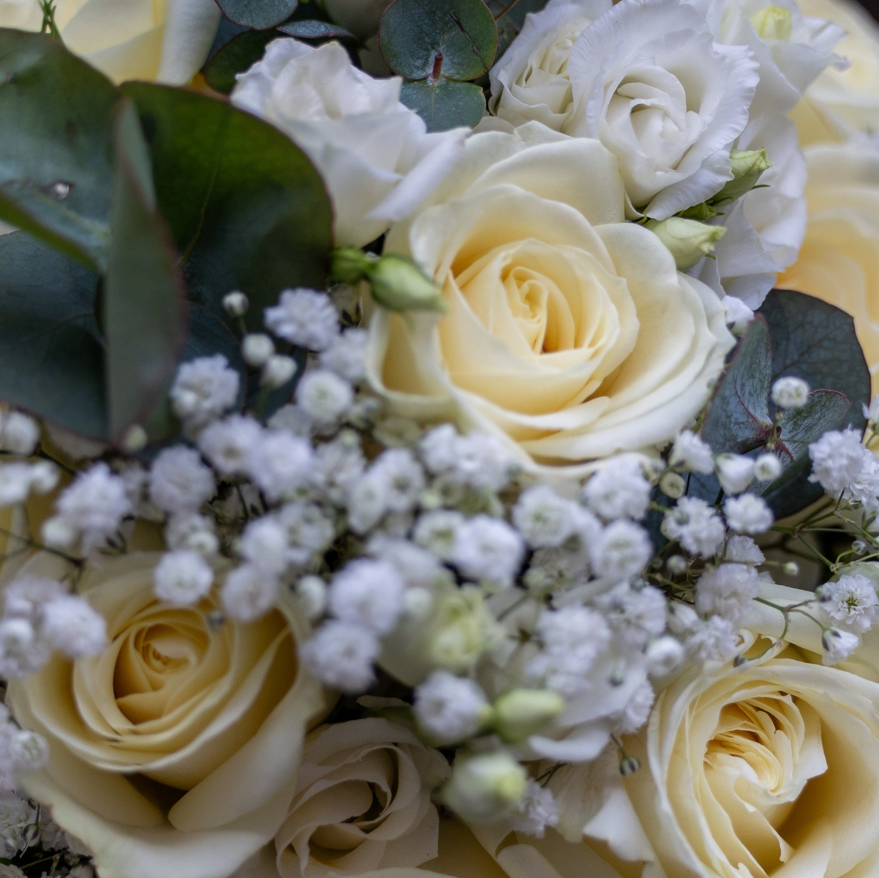 Akropolis Blomster – Bryllupsbinderi i AarhusAkropolis Blomster tilbyder et komplet udvalg af bryllupsbinderi i Aarhus. Vi binder smukke brudebuketter, brudepigebuketter og knaphulsblomster, og skaber elegante blomsterdekorationer til bilen, kirken og bordene, der sætter prikken over i’et på dit bryllup.