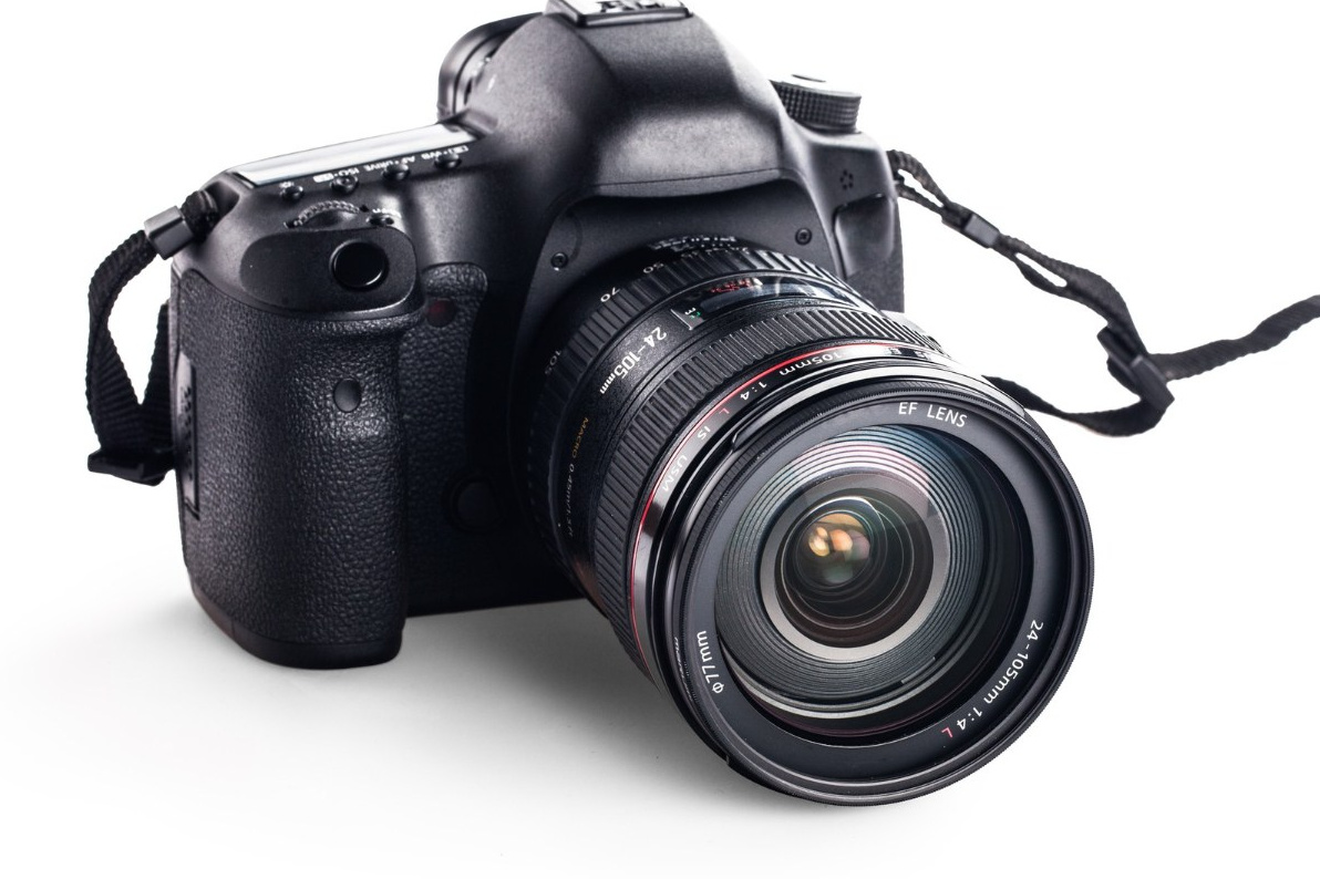 Professionelle DSLR Kamera mit Canon EF 24-105mm Objektiv – Fotostudio Aesthetic Space München