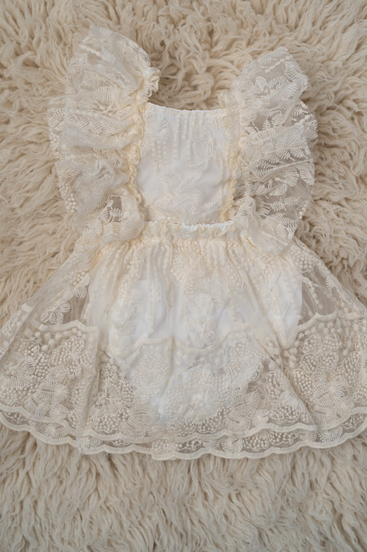 Cake smash outfits for girls. Newborn and family photographer. Hills District. Sydney