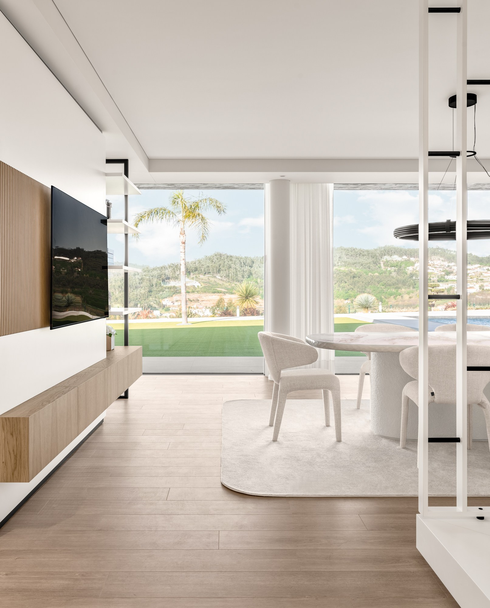 MORADIA DE FELGUEIRAS. André Fontoura