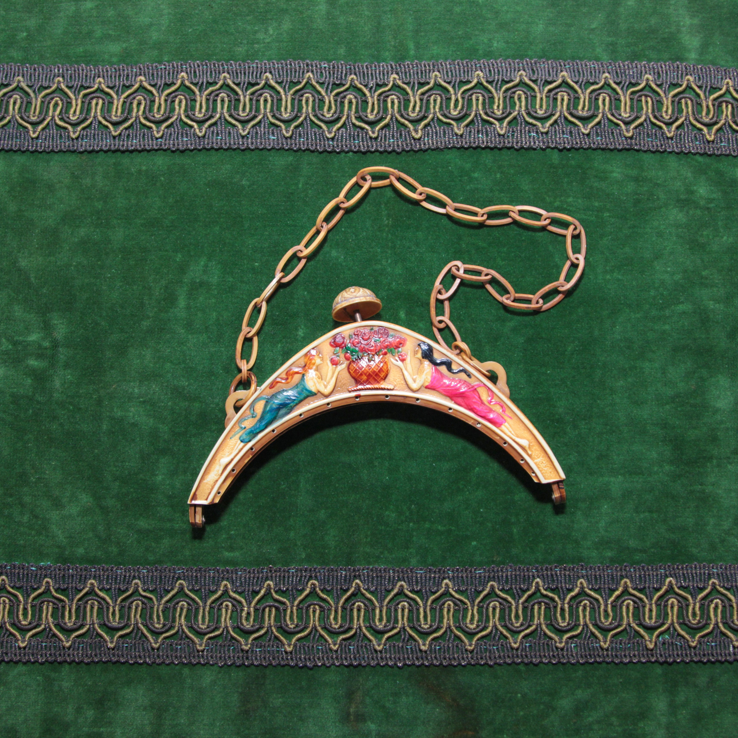 Textiles and materials for creativity. Современнные и актикварные украшения в Барселоне, Москве и Санкт-Петербурге