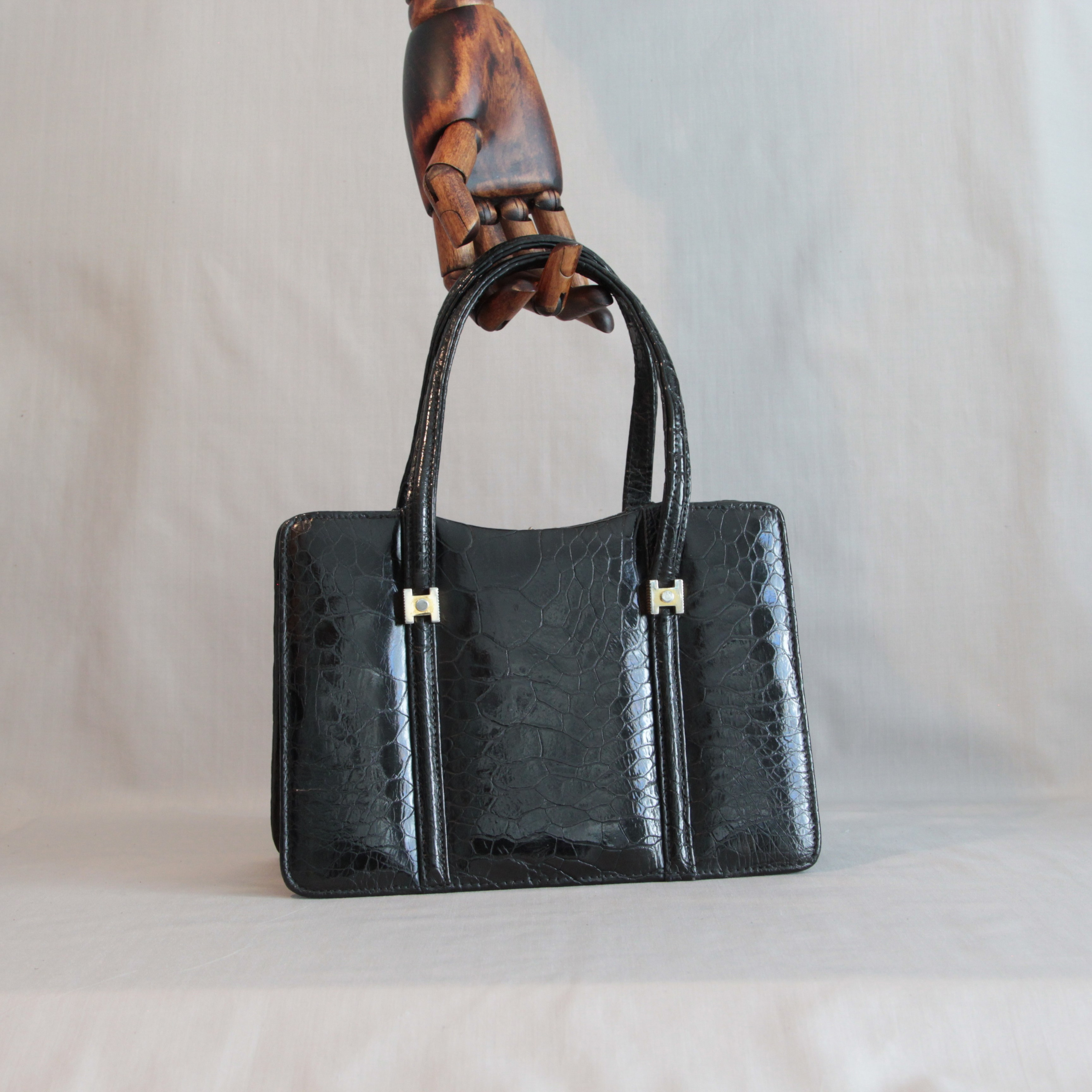 Clothing and Accessories. Современнные и актикварные украшения в Барселоне, Москве и Санкт-Петербурге