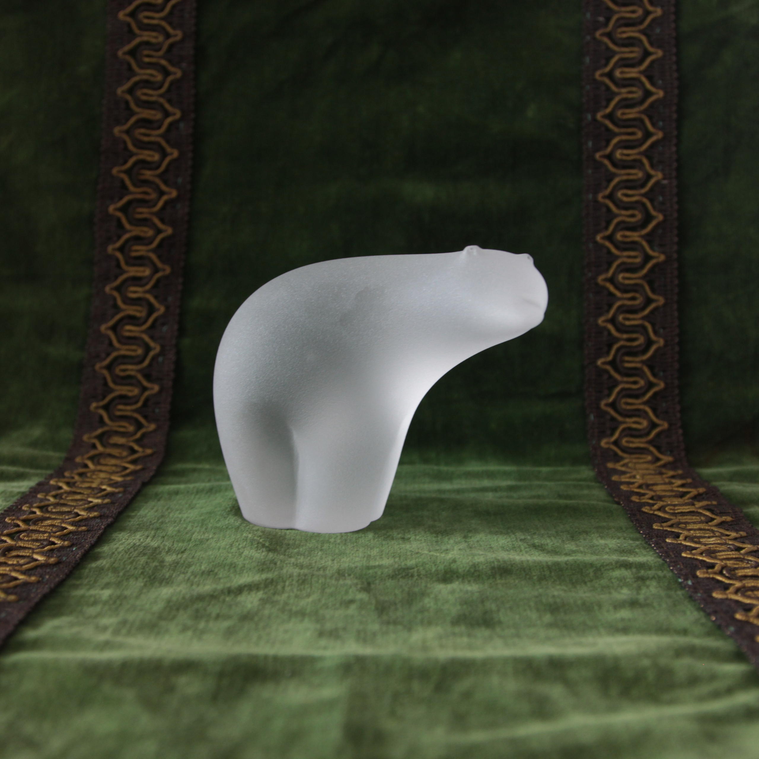 An exquisite world of tableware and decorative items. Современнные и актикварные украшения в Барселоне, Москве и Санкт-Петербурге