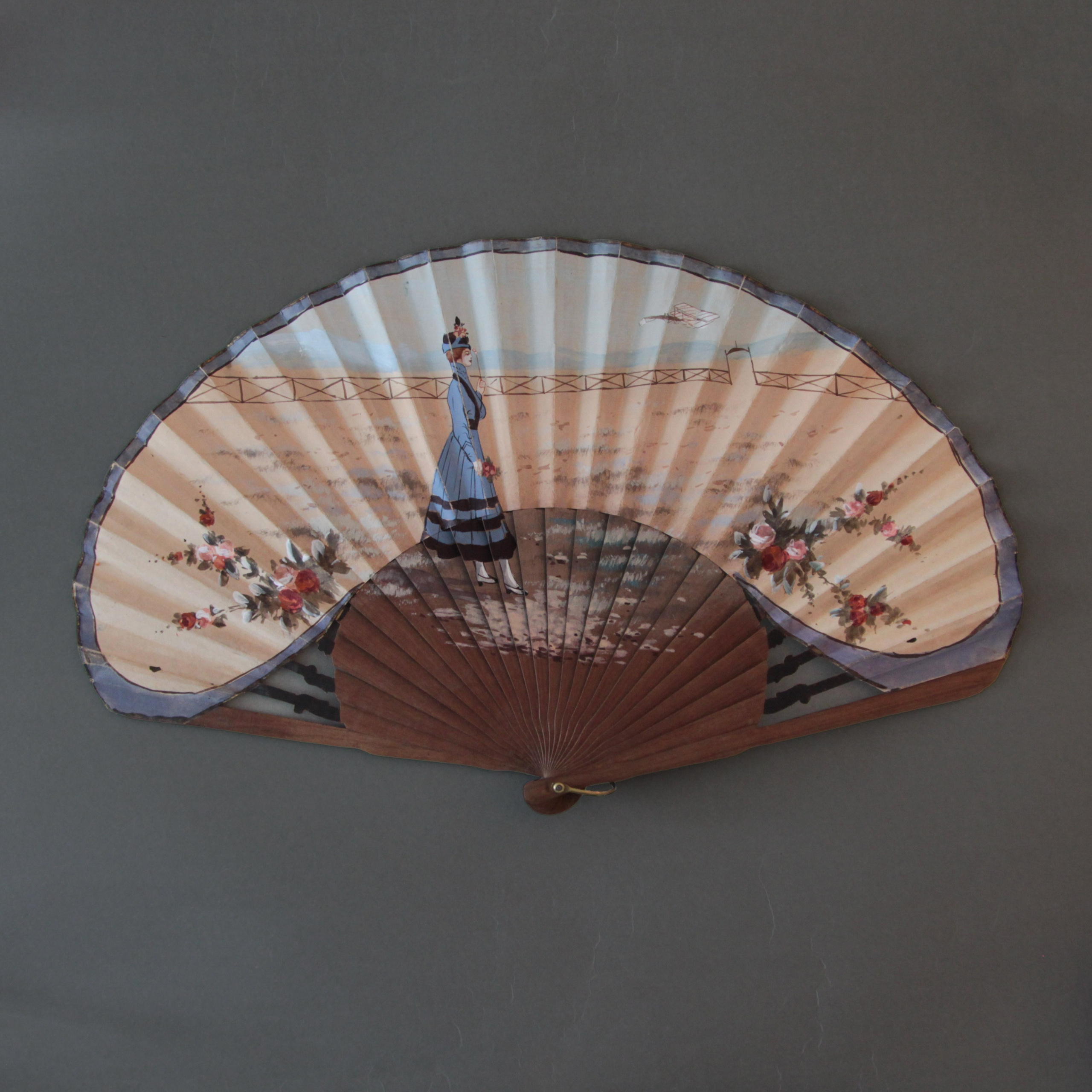 Antique fans. Современнные и актикварные украшения в Барселоне, Москве и Санкт-Петербурге