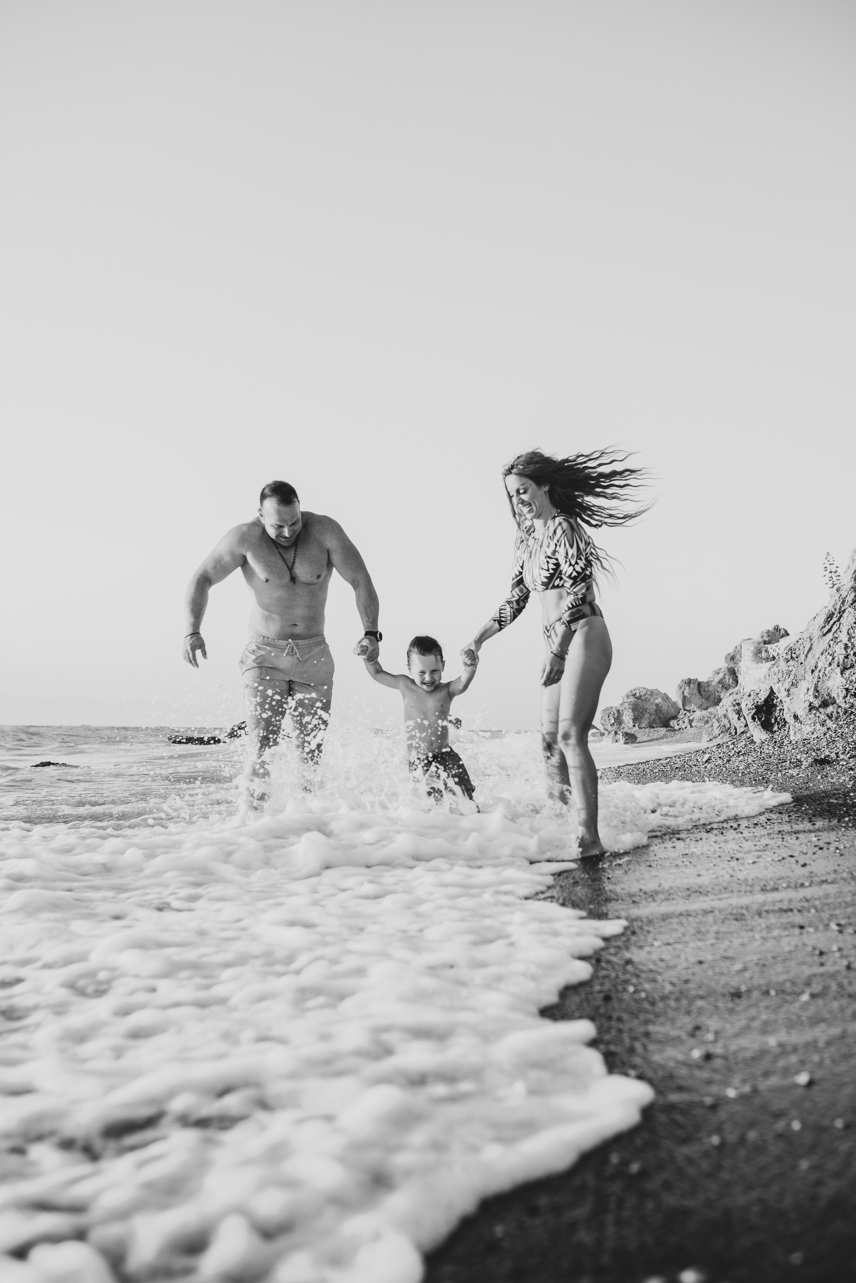 Οικογενειακή φωτογραφίση σε παραλία της Ρόδου. WELCOME