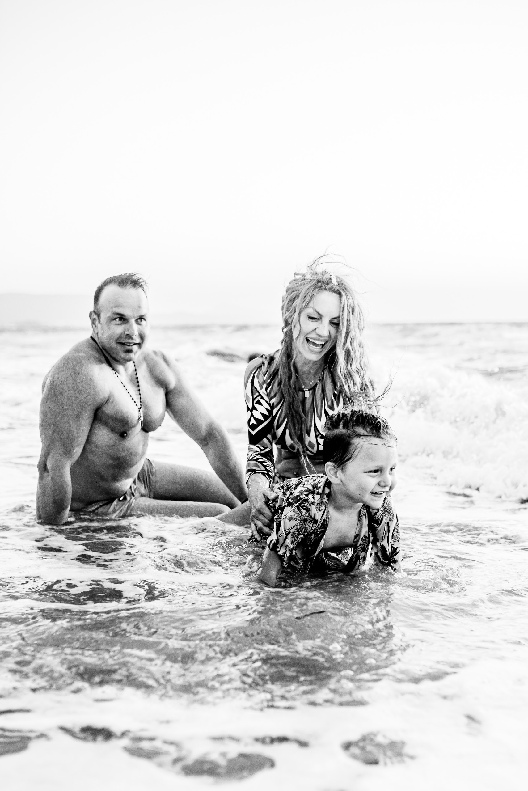 Οικογενειακή φωτογραφίση σε παραλία της Ρόδου. WELCOME