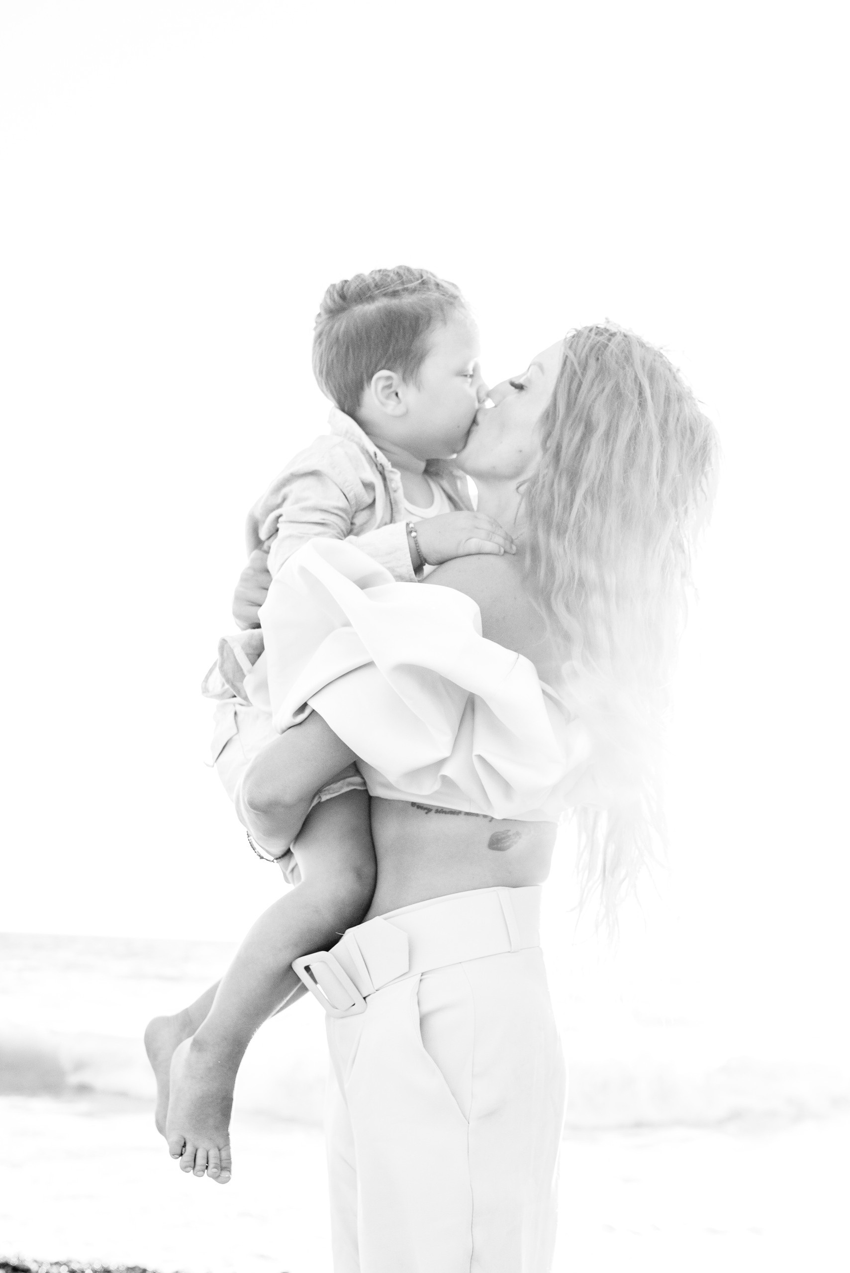 Οικογενειακή φωτογραφίση σε παραλία της Ρόδου. WELCOME