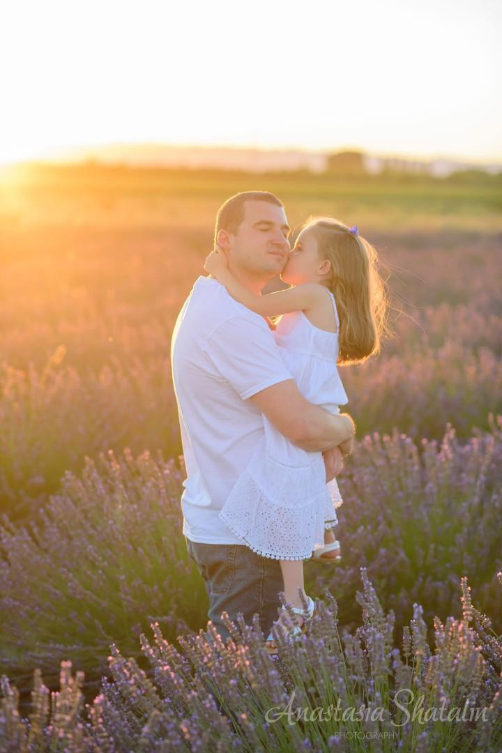 Lavender field photo shoot near Sacramento. Family photographer in Roseville, Rocklin, Folsom, Sacramento