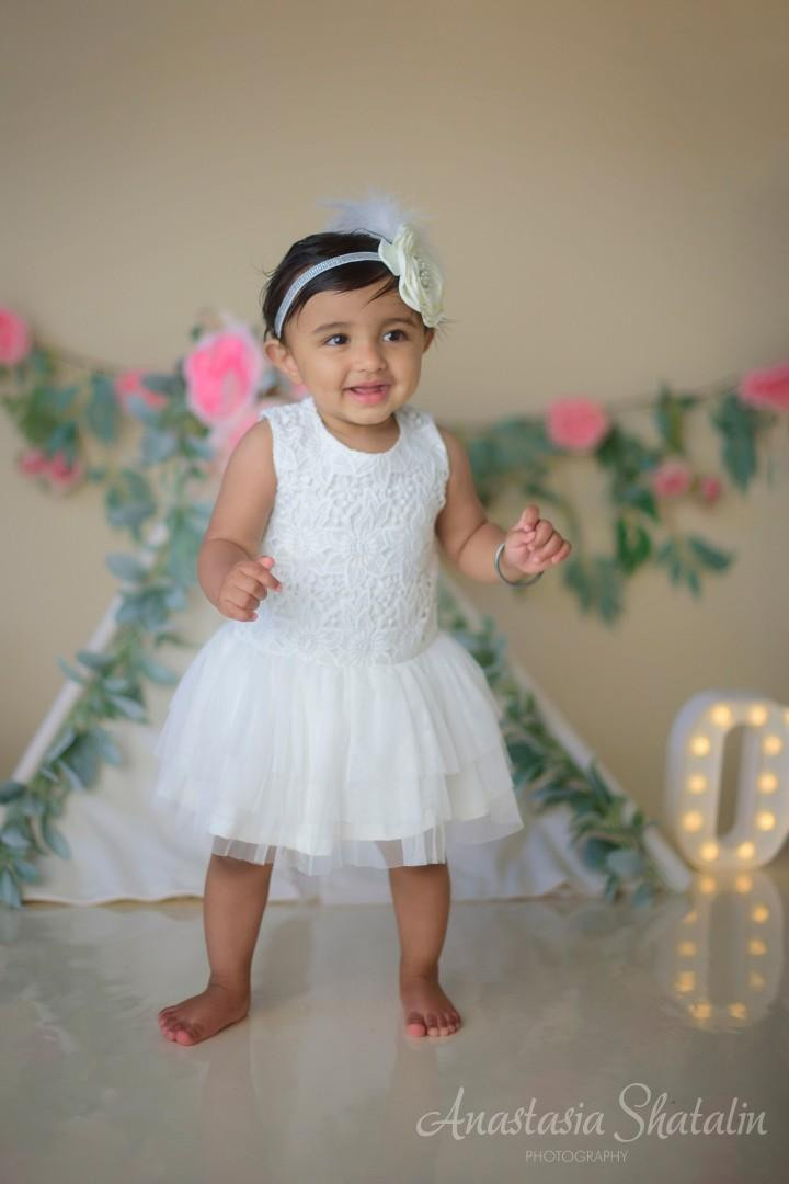 Cake smash 1st birthday photography in Rocklin, Roseville, Sacramento. Family photographer in Roseville, Rocklin, Folsom, Sacramento