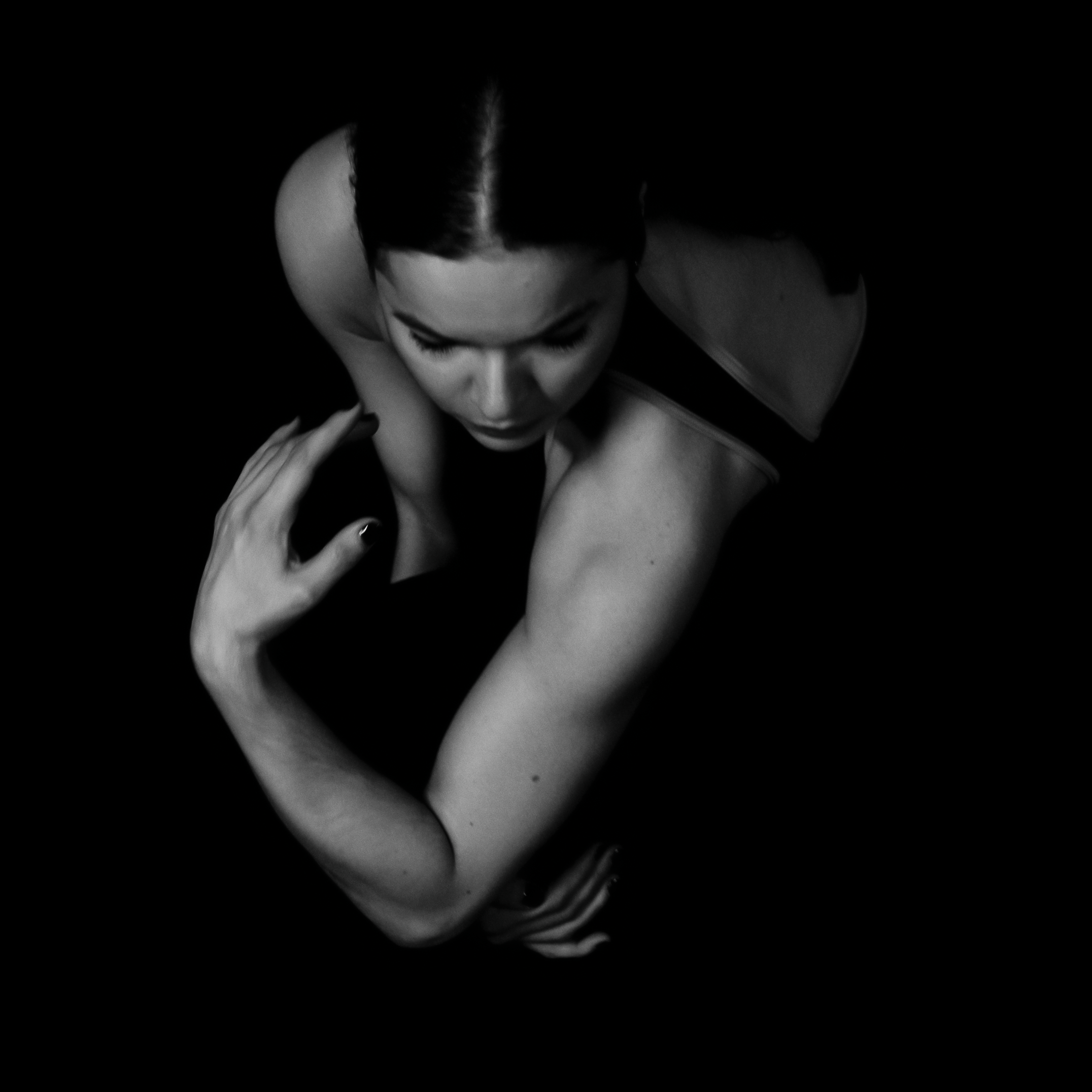 artistic black and white ballet dancer photo