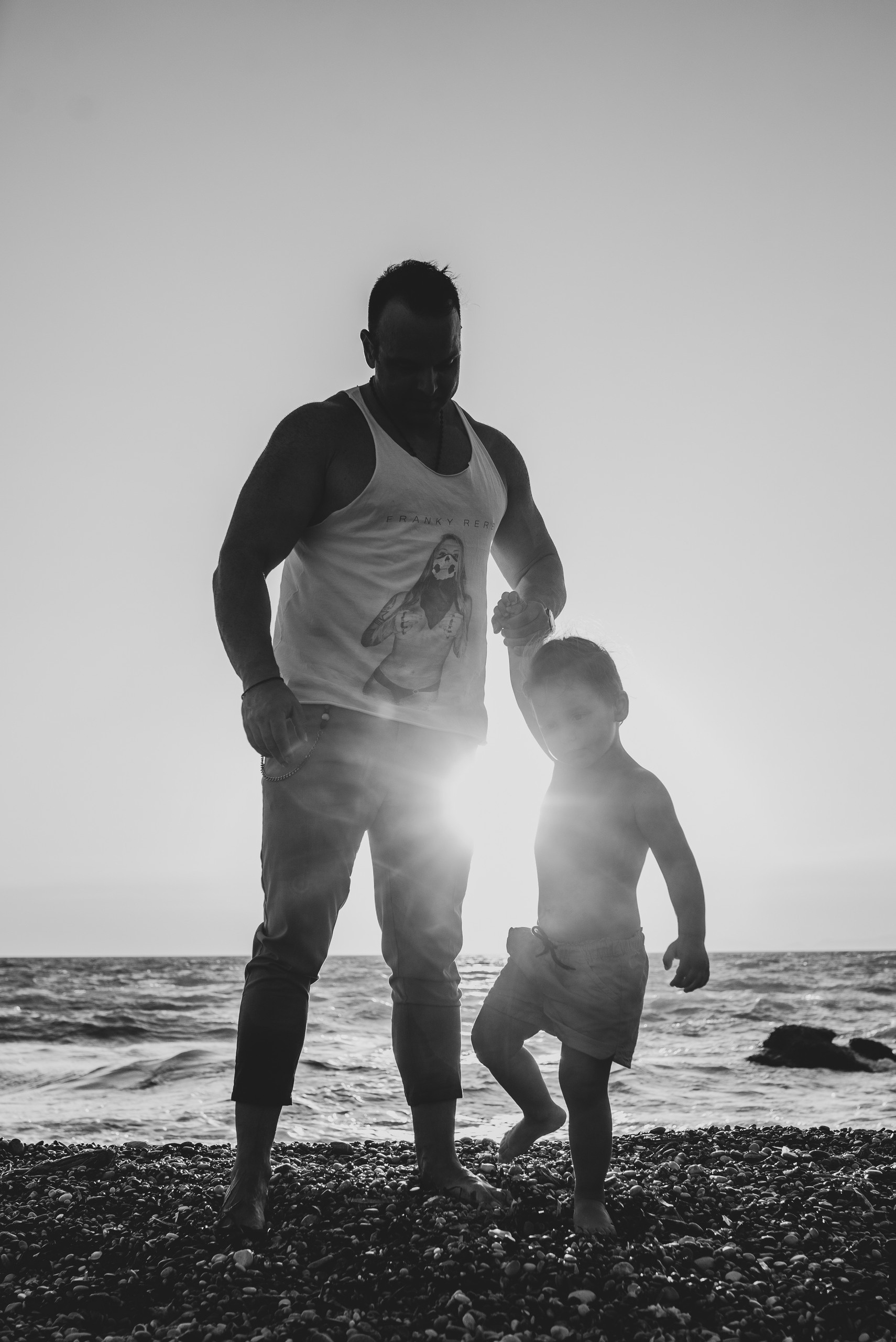 Οικογενειακή φωτογραφίση σε παραλία της Ρόδου. WELCOME