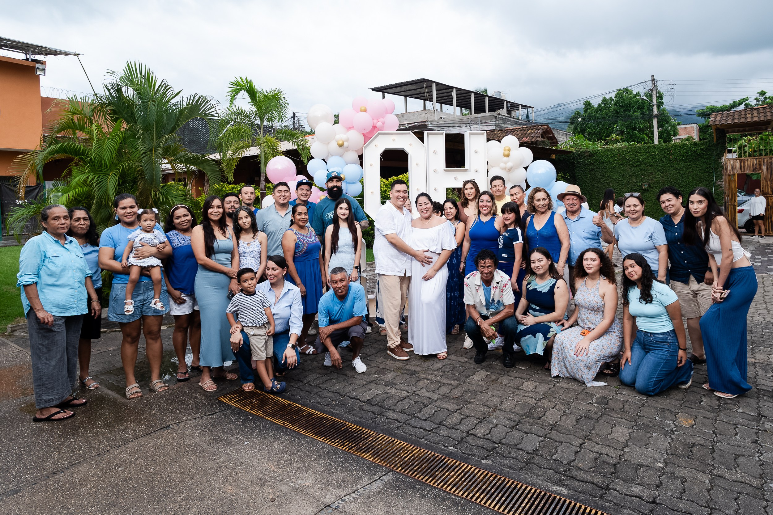 Fotografía de Embarazo y Revelación de Género en Puerto Vallarta. Fotografía de Bodas Profesionales en Puerto Vallarta y Riviera Nayarit