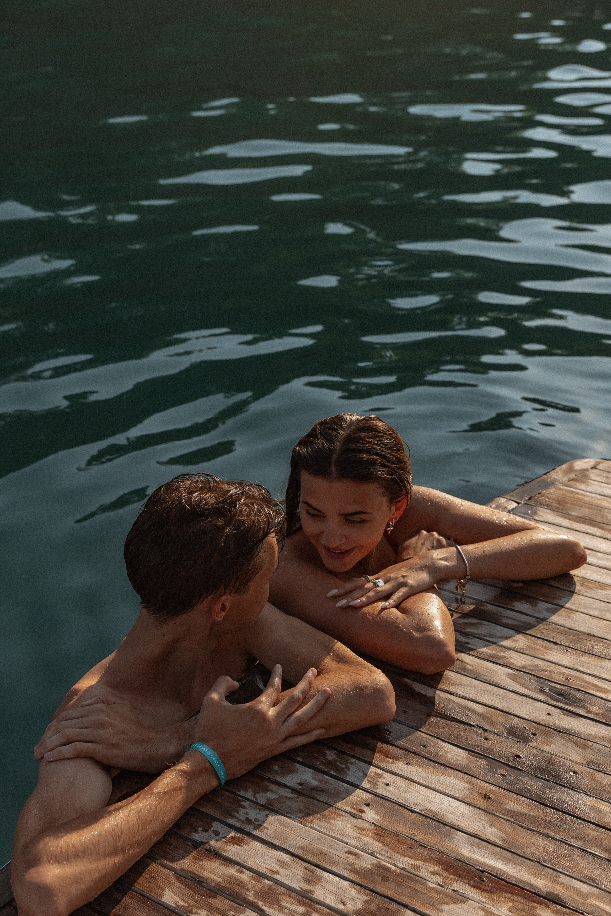 Аренда яхты в Кемере, Кемер. Отдых в Кемере. Чем заняться в Кемере. Отдых на яхте. Прогулка на яхте. Аренда яхт в Турции. Морская фотосессия. Фотосессия на яхте. Фото на яхте. Позы на яхте. Фотограф в Турции. Фотограф в Анталии. Фотограф в Алании. Фотограф в Сиде . Фотограф в Белеке. Фотограф в Кемере.