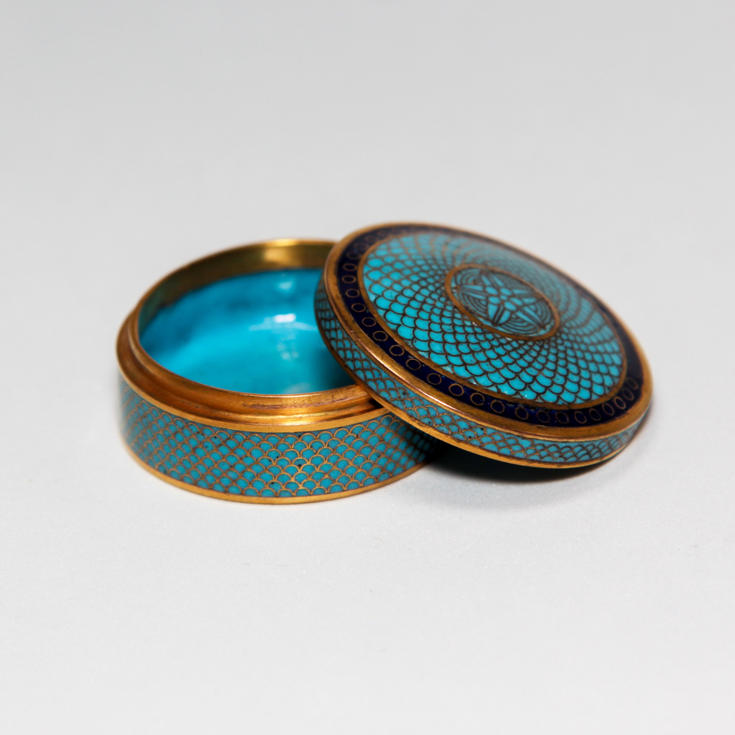 Bonbonniere is a vintage jewelry box made in the Cloisonne technique  Brass, polychrome enamels.