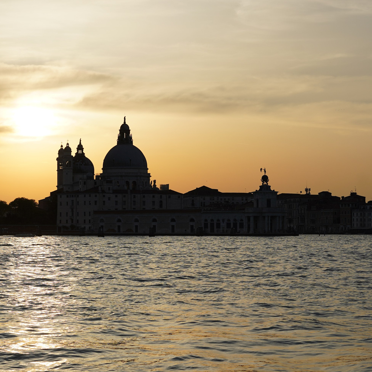 Закат в венеции свадебная фотосессия в Венециипортретная съемка в Венециисемейная фотосессия в Венециифотосессия на закате в Венецииlove story фотосессия в Венециифотосессия предложение руки и сердцаengagement фотосессия в Венециифэшн съемка в Венециифотосессия беременных в Венециифотосессия в гондоле Венеции
