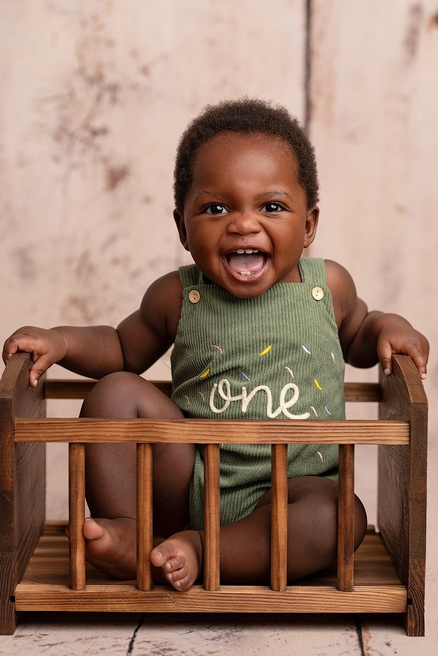 Cake smash outfits for boys. Newborn and family photographer. Hills District. Sydney