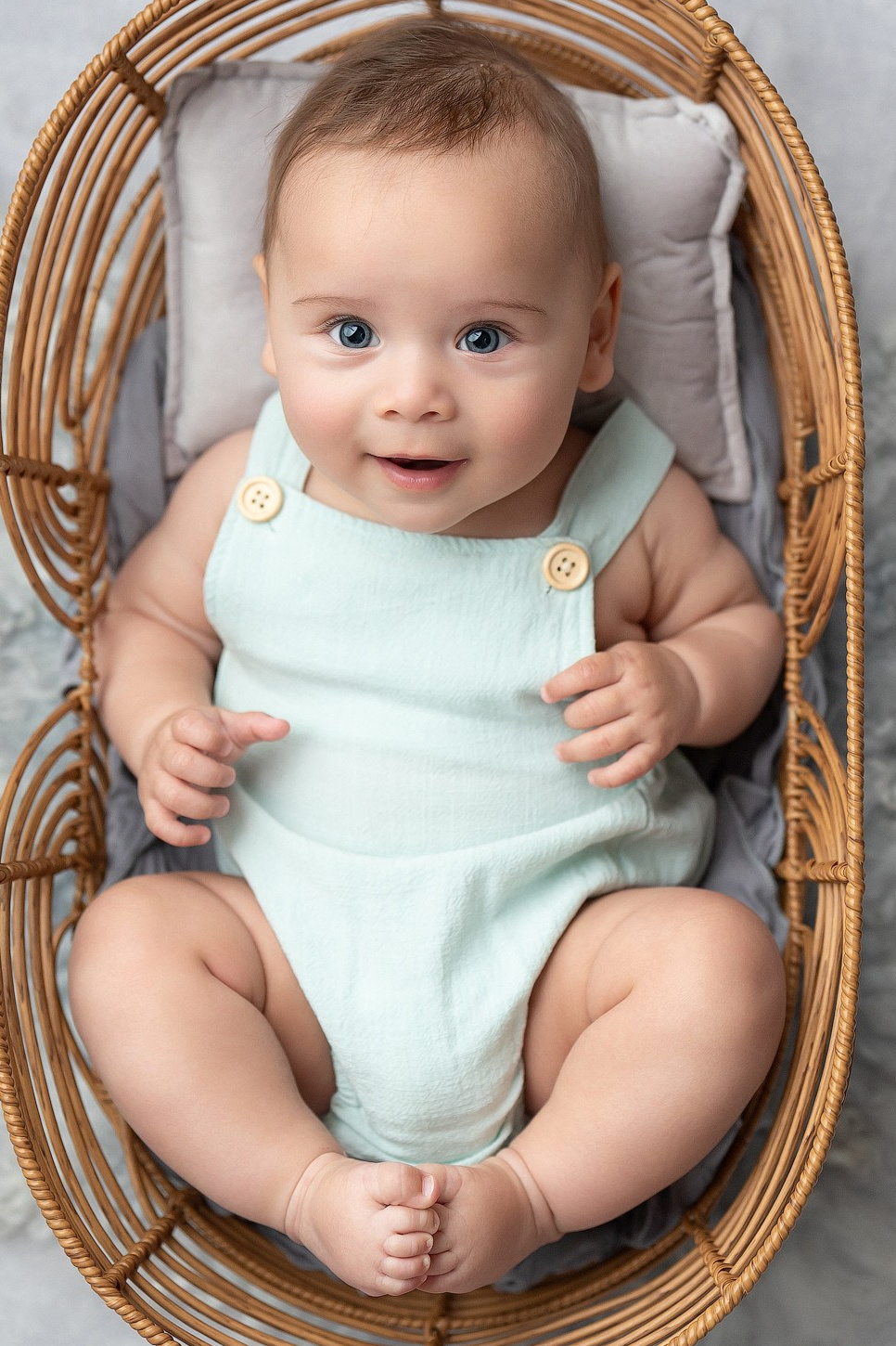 Cake smash outfits for boys. Newborn and family photographer. Hills District. Sydney