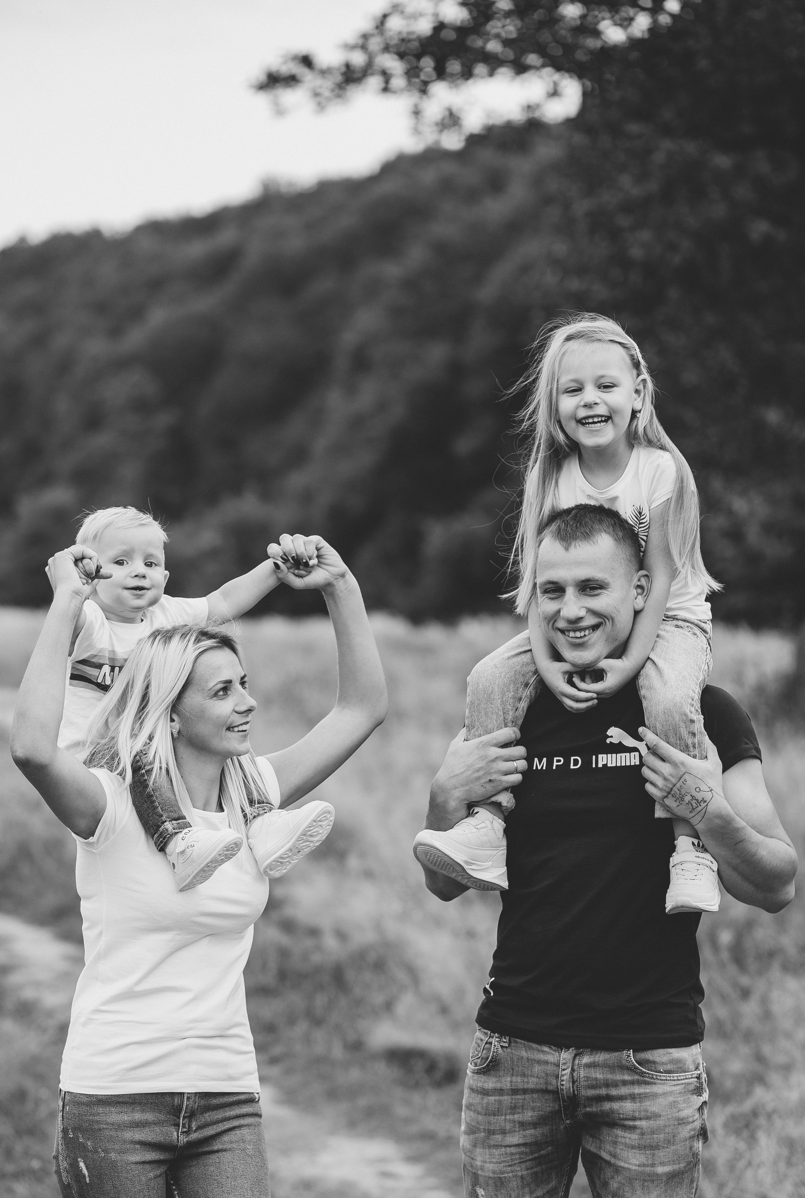 ГОТУЄМОСЯ ДО СІМЕЙНОЇ ФОТОСЕСІЇ. Весільний фотограф Іршава - Віталій Семак