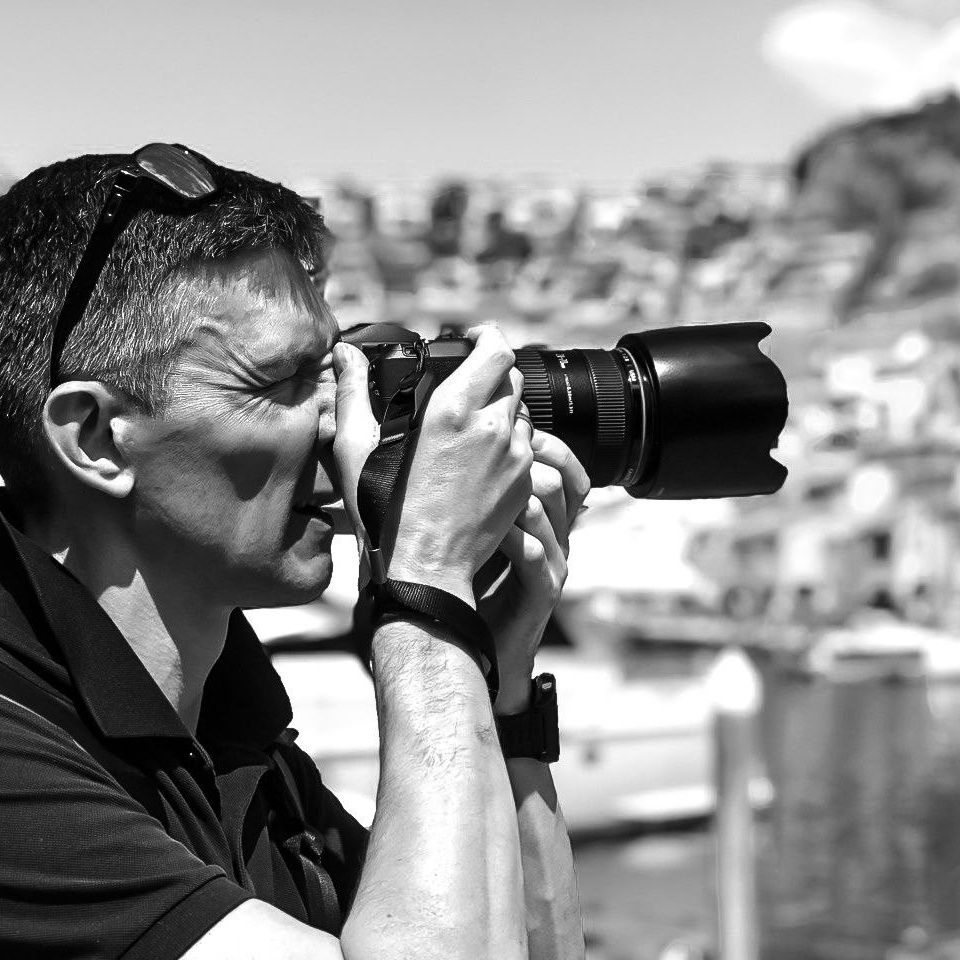 Юрий Меркулов - пейзажный фотограф, оператор постановщик. Входит в состав топ 25 фотографов Австрии по версии 35 Awards а 2022 году. Пейзажи для оформления интерьеров, обучение фотографии и видеосъемке, фототуры.