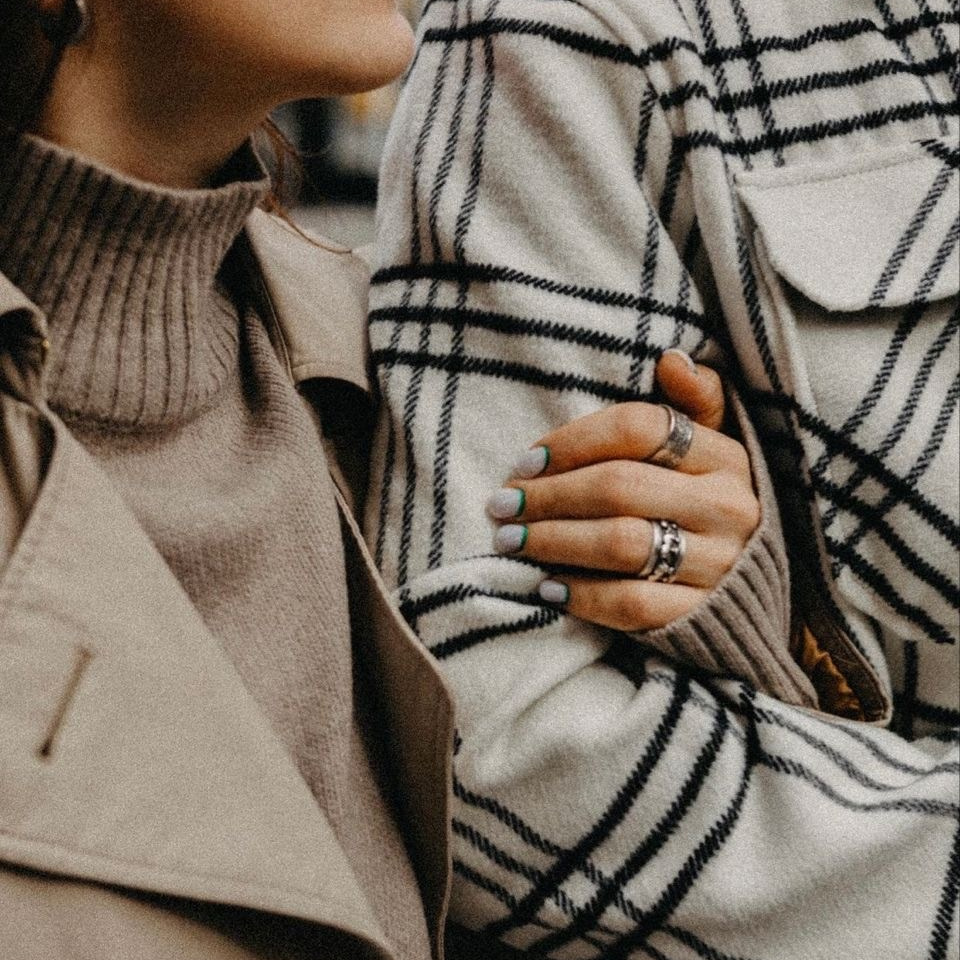 What to Wear for a Couple Photoshoot in Paris: Autumn Edition đ. Photographer in Paris Yulia Shkadina | Couples, engagement, pre-wedding, individual photo-shoots in Paris at the best locations