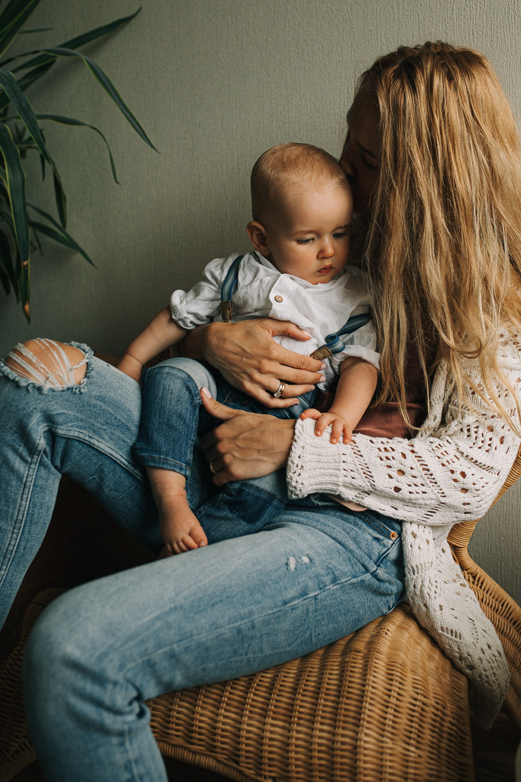 IETEIKUMI ĢIMENES FOTOSESIJAI MĀJĀS (skraidošie bērni)