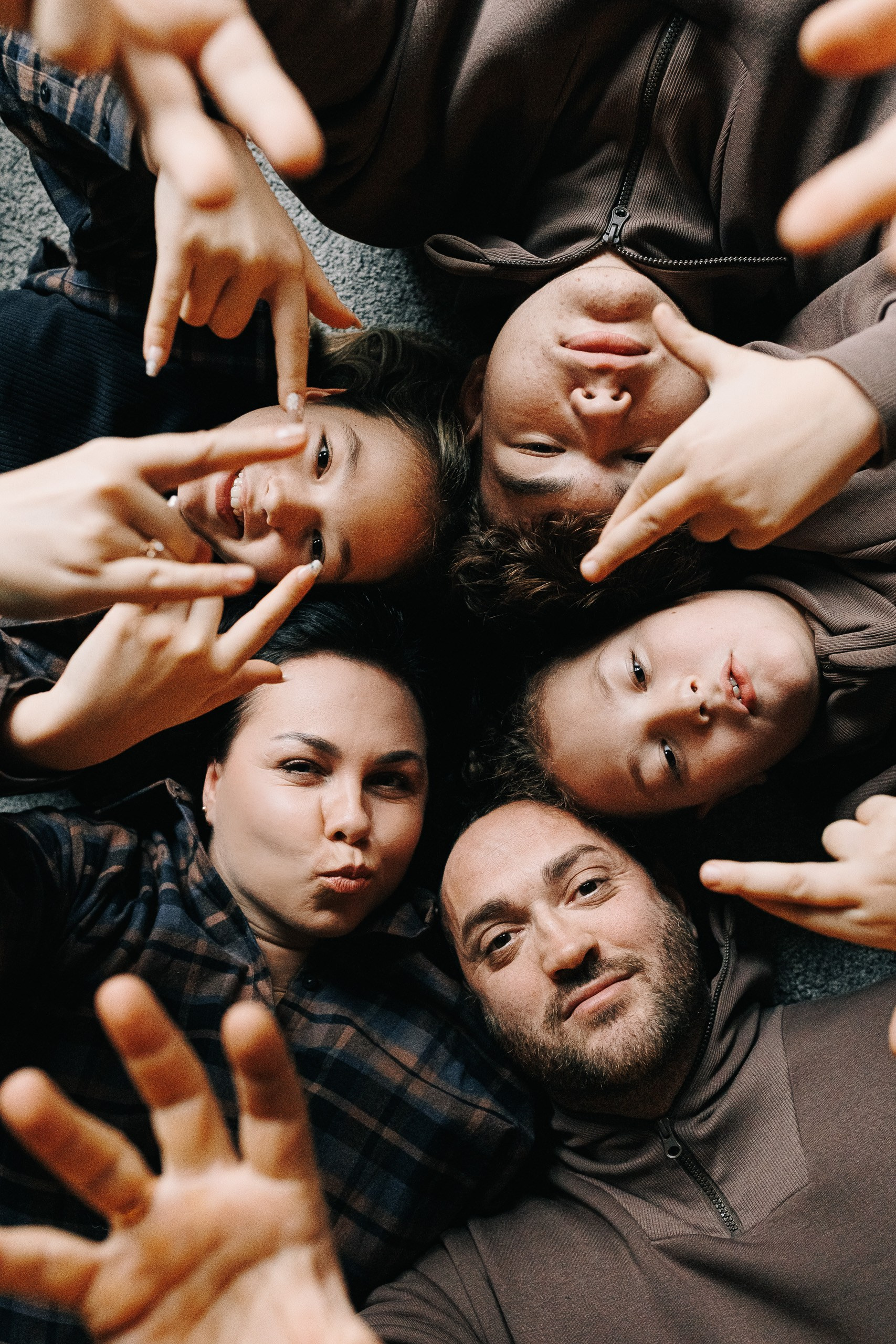 IETEIKUMI ĢIMENES FOTOSESIJAI MĀJĀS (skraidošie bērni)