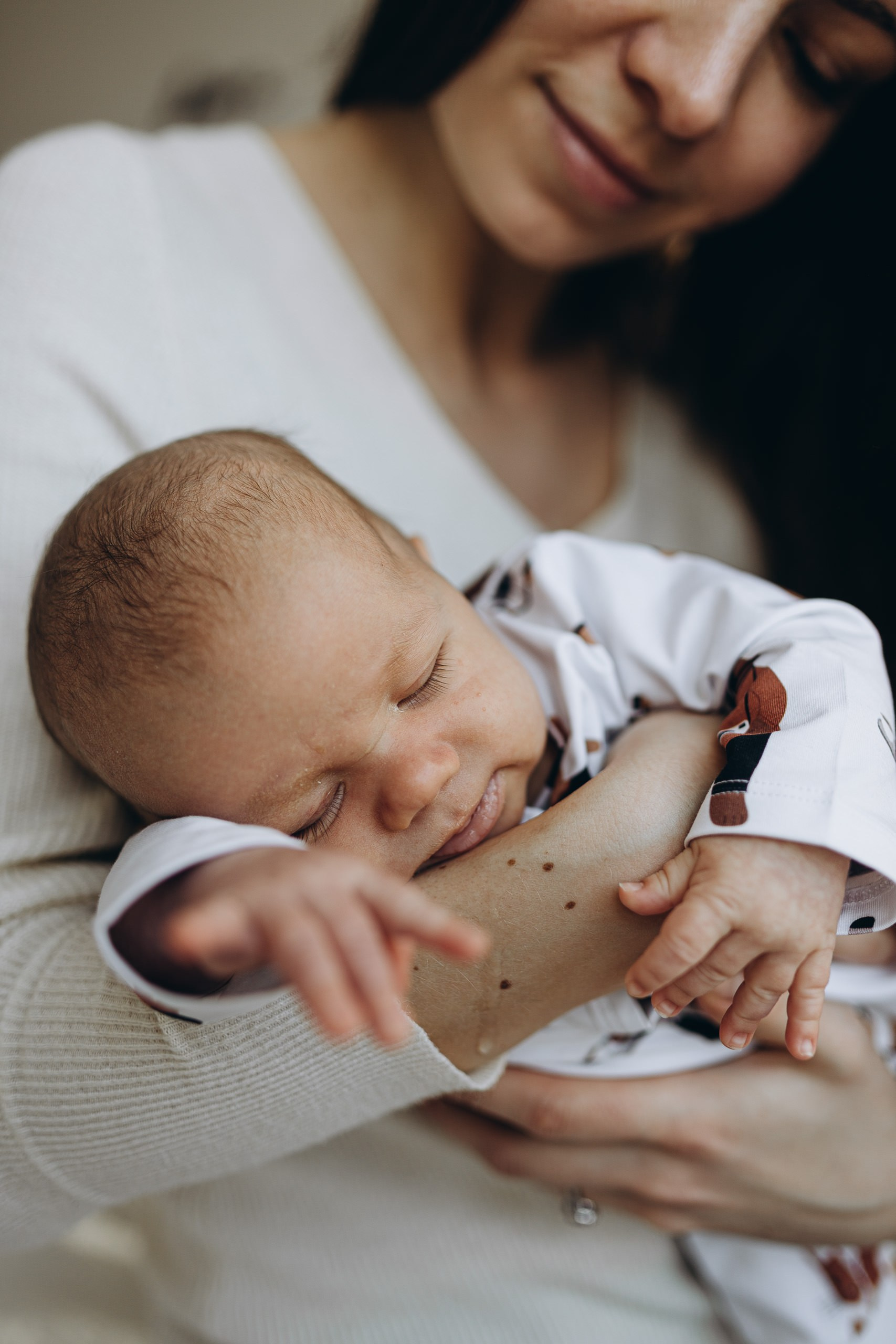 IETEIKUMI ĢIMENES FOTOSESIJAI MĀJĀS