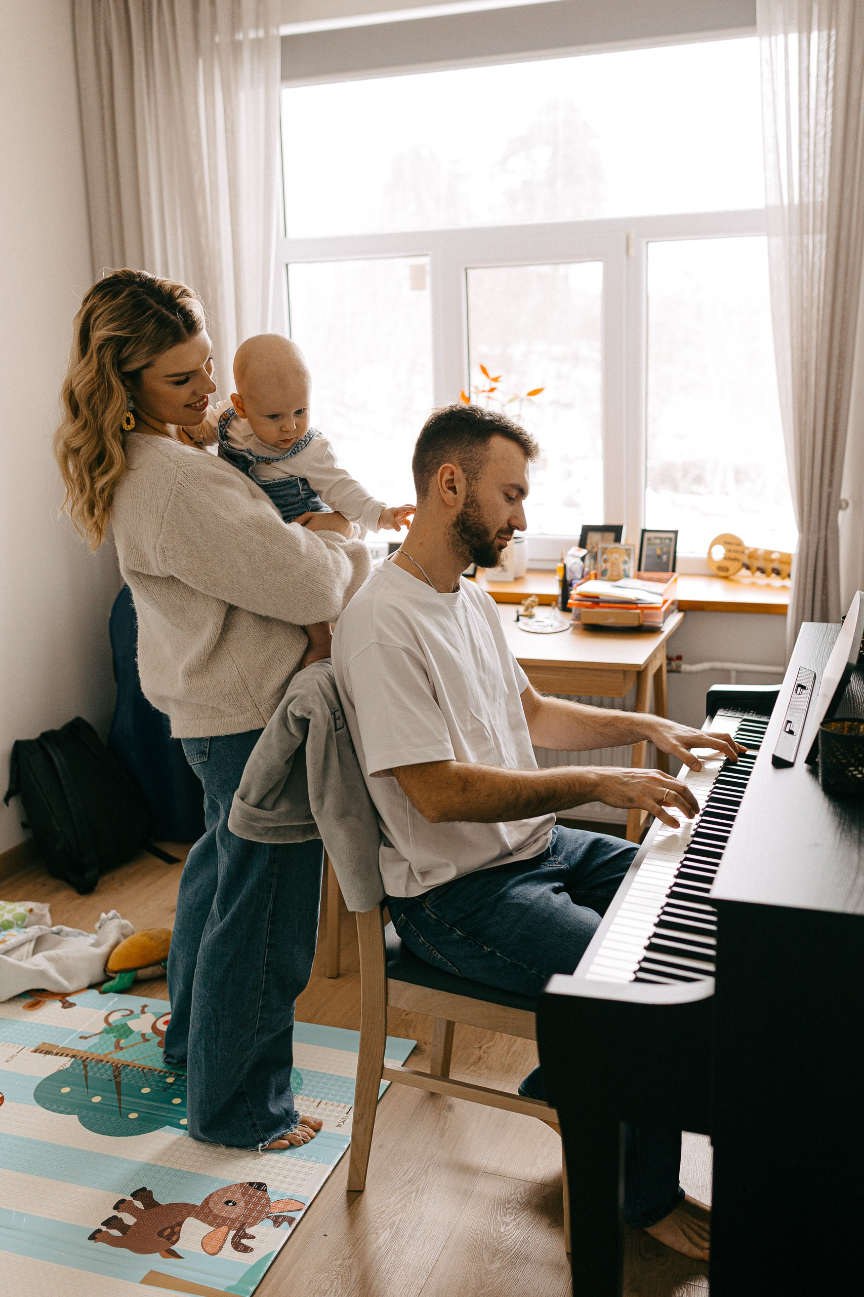 IETEIKUMI ĢIMENES FOTOSESIJAI MĀJĀS