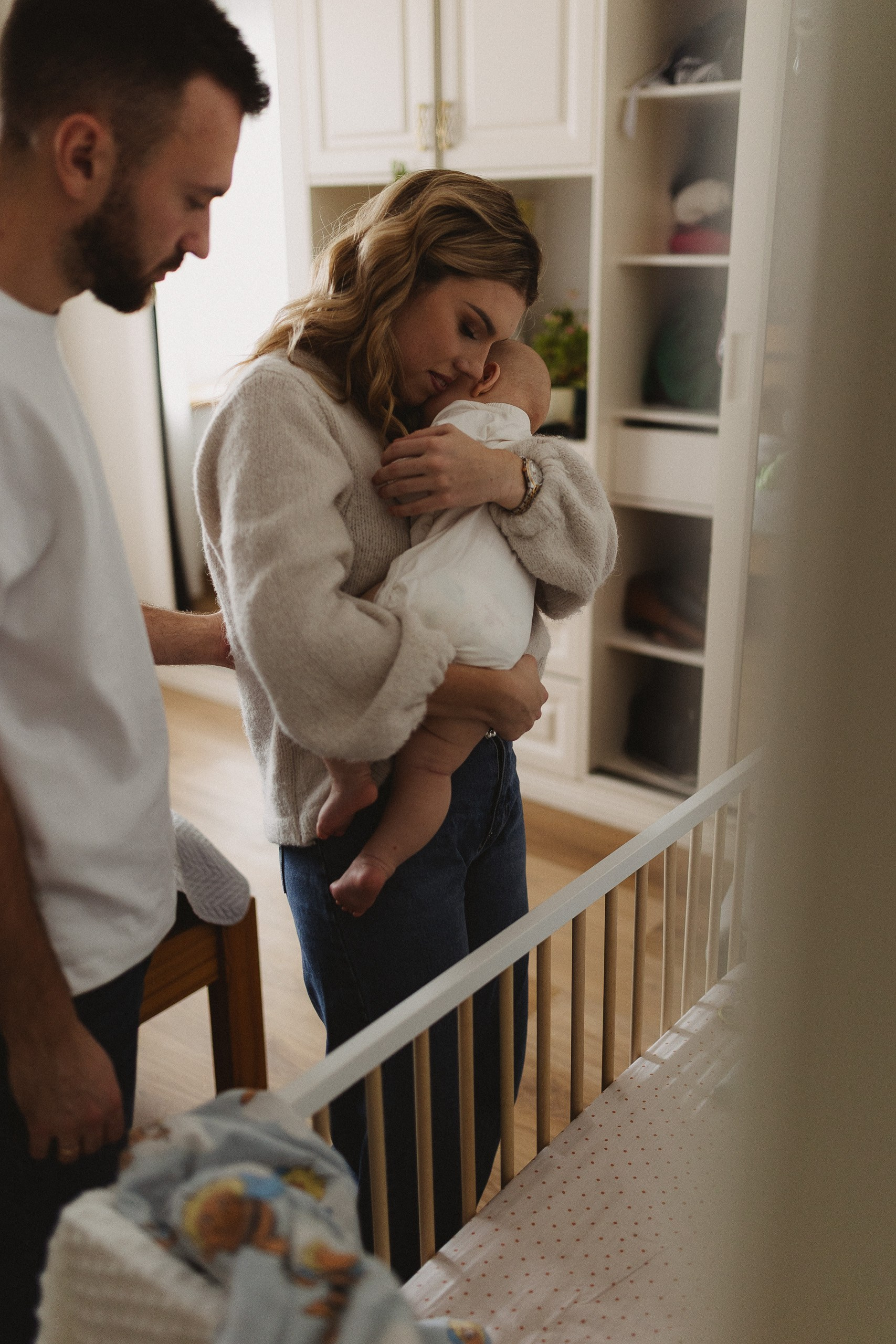 IETEIKUMI ĢIMENES FOTOSESIJAI MĀJĀS