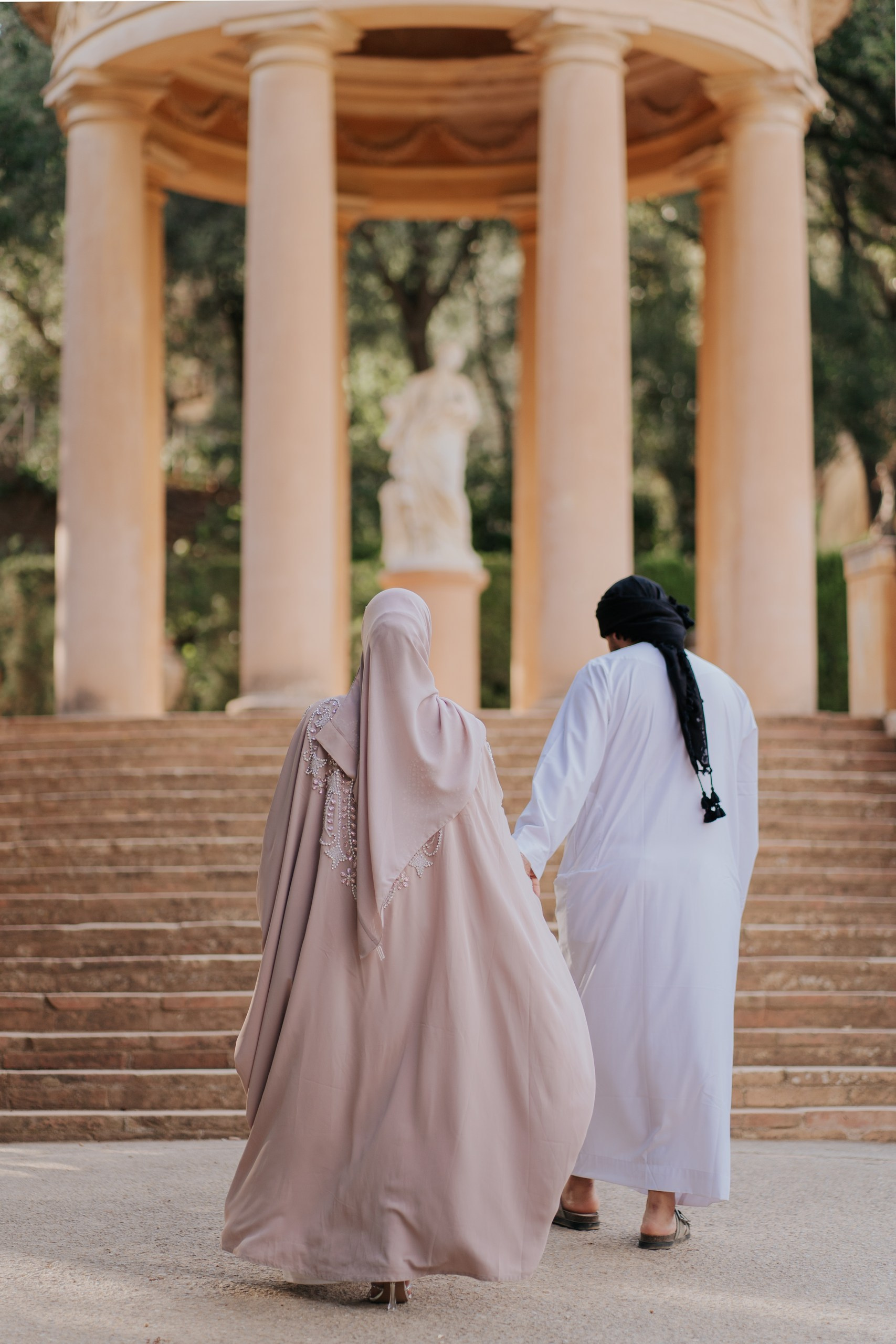 The Secret Park in Barcelona: Perfect for Proposals, Engagements, and Stunning Photoshoots. DiaFoto — Wow Photographer in Barcelona | Premium Barcelona Photoshoot Experience