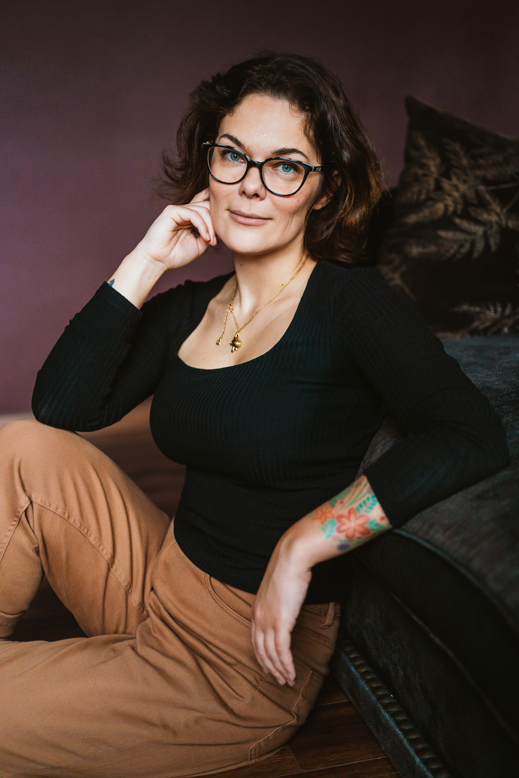 Contacts. Photographer Kristina Dorina