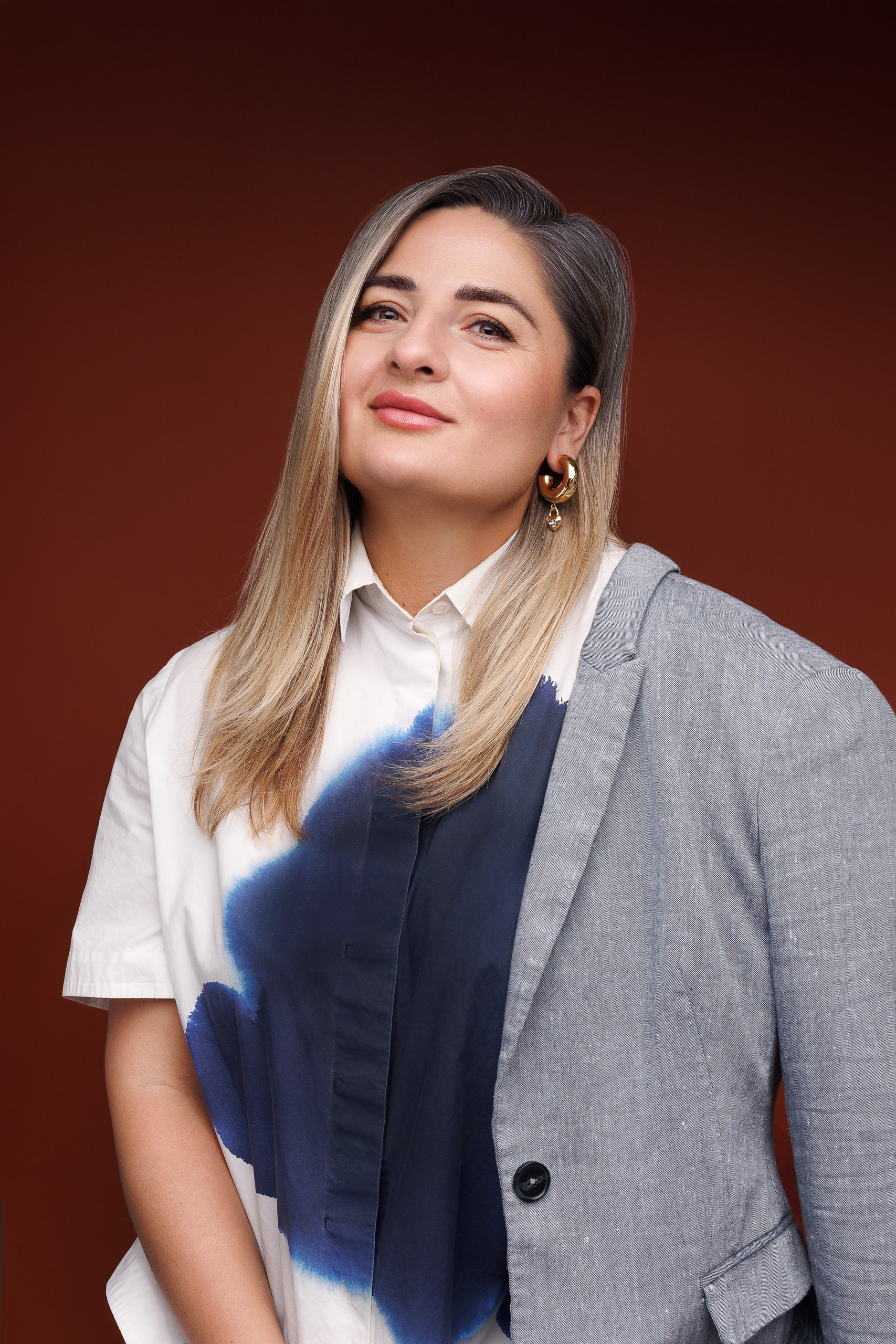 Contact. I am a portrait photographer, creating portraits at all stages of your life! Welcome to my studio place in Westmount, Quebec