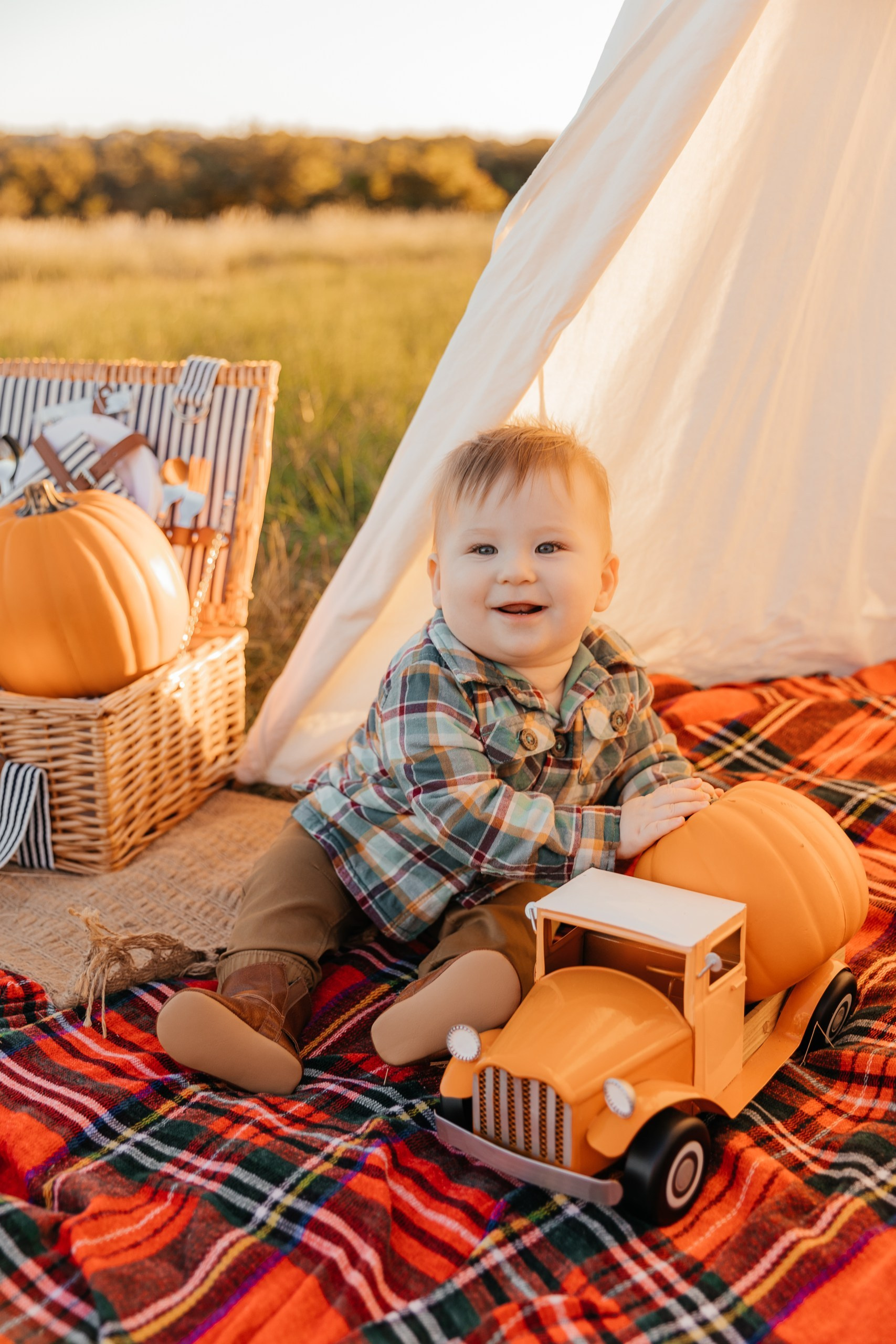FALL Mini Session. Professional Photography in Austin, TX — Family, Newborn, Maternity