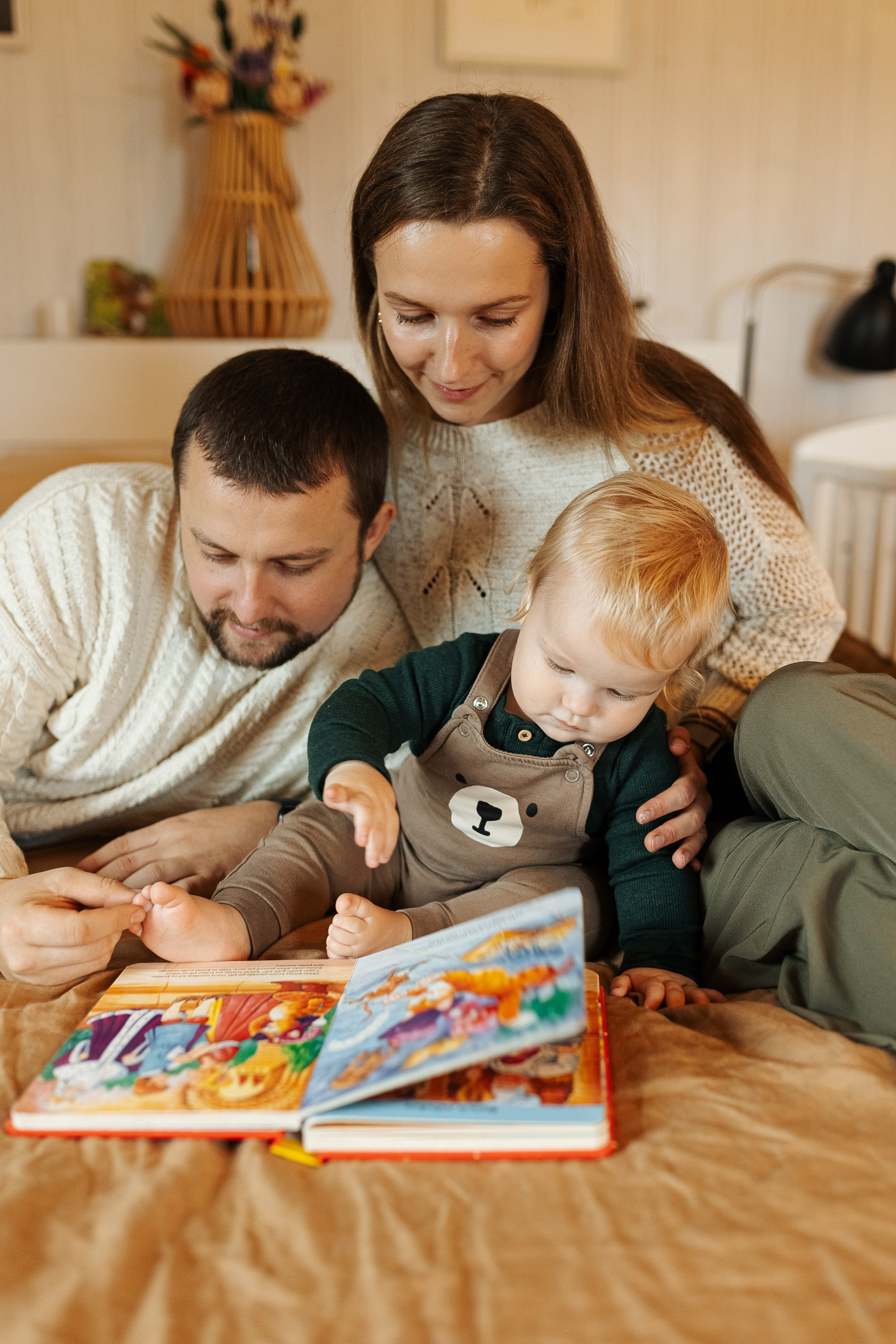 IETEIKUMI ĢIMENES FOTOSESIJAI MĀJĀS (skraidošie bērni)