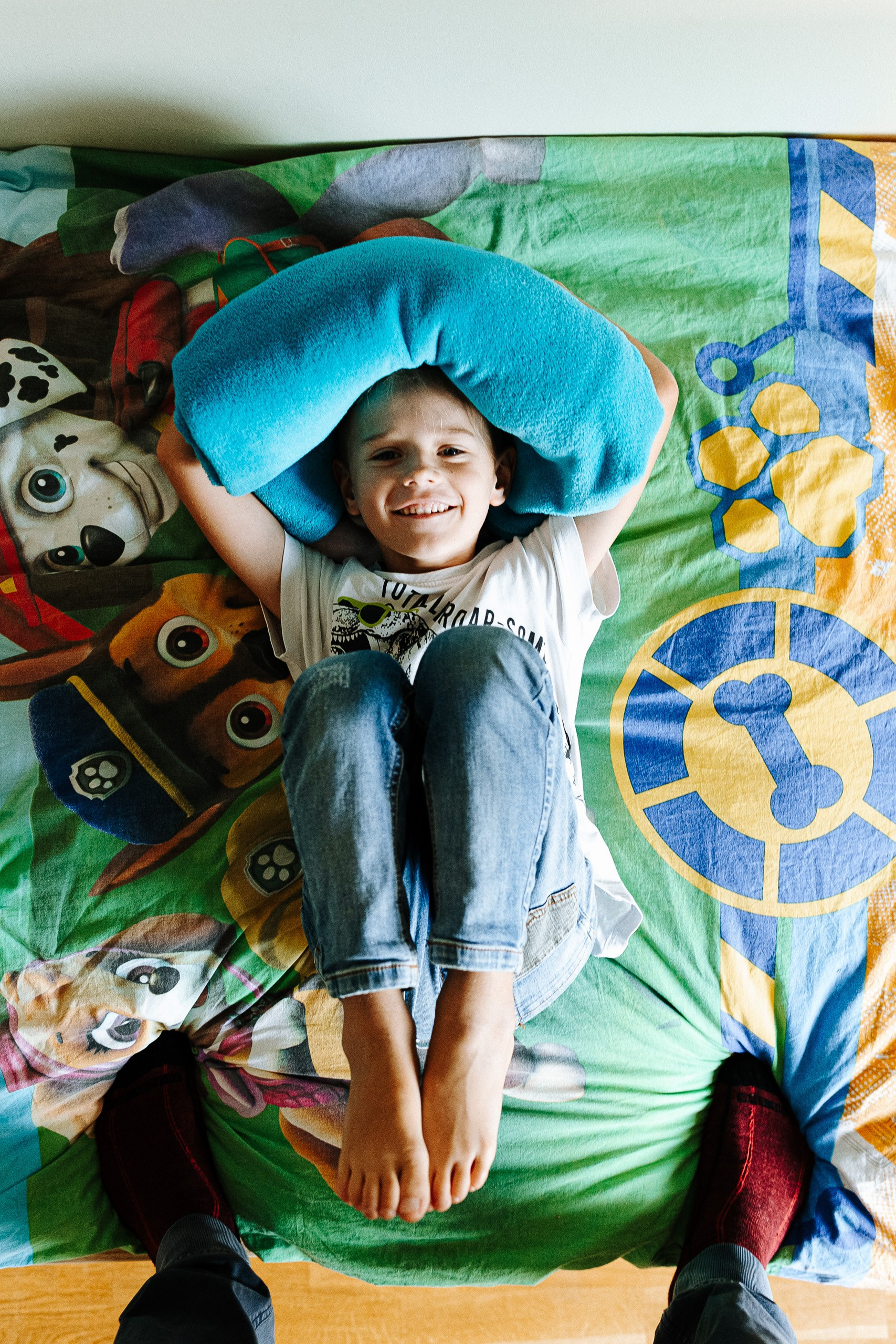 IETEIKUMI ĢIMENES FOTOSESIJAI MĀJĀS (skraidošie bērni)