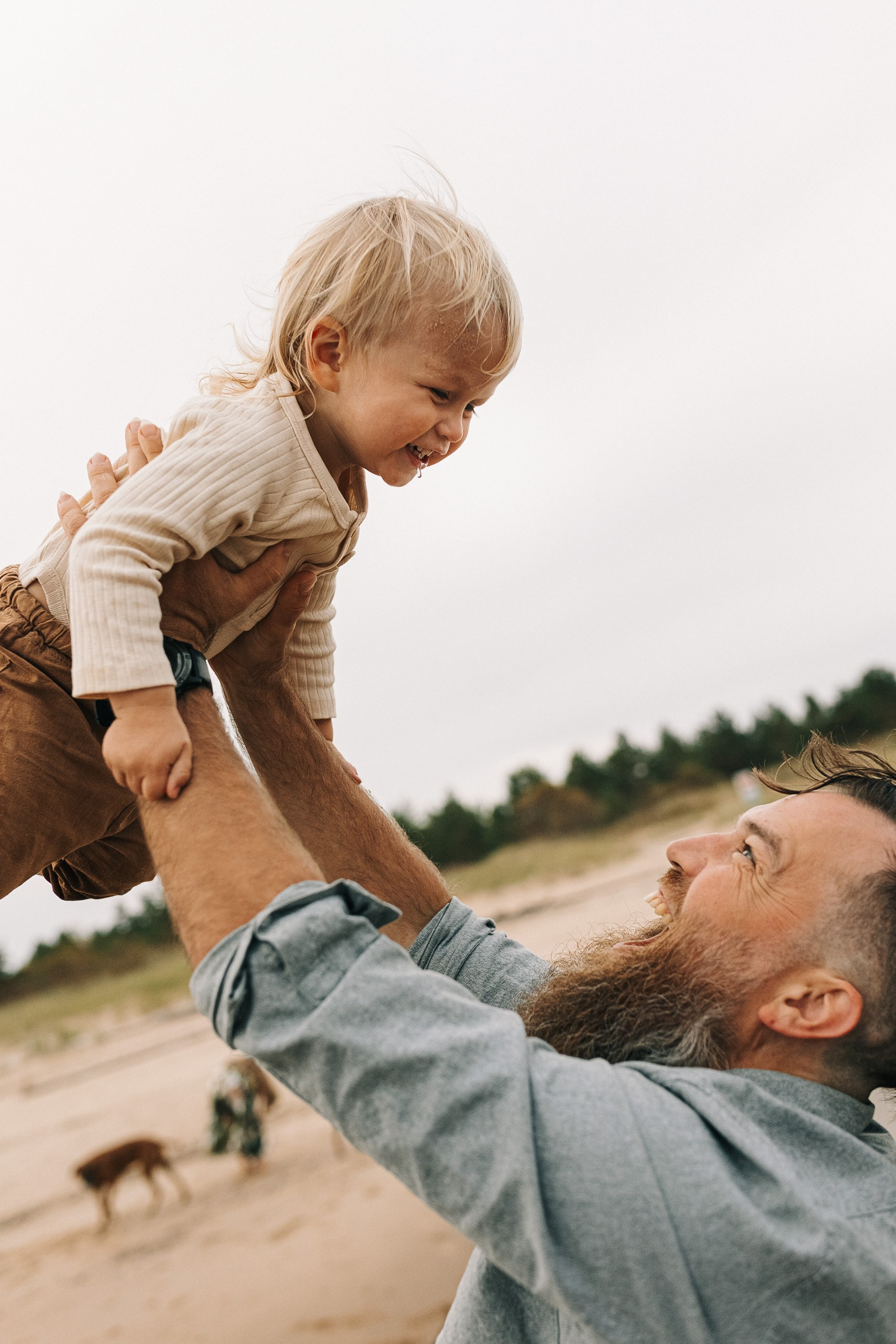 IETEIKUMI ĢIMENES FOTOSESIJAI