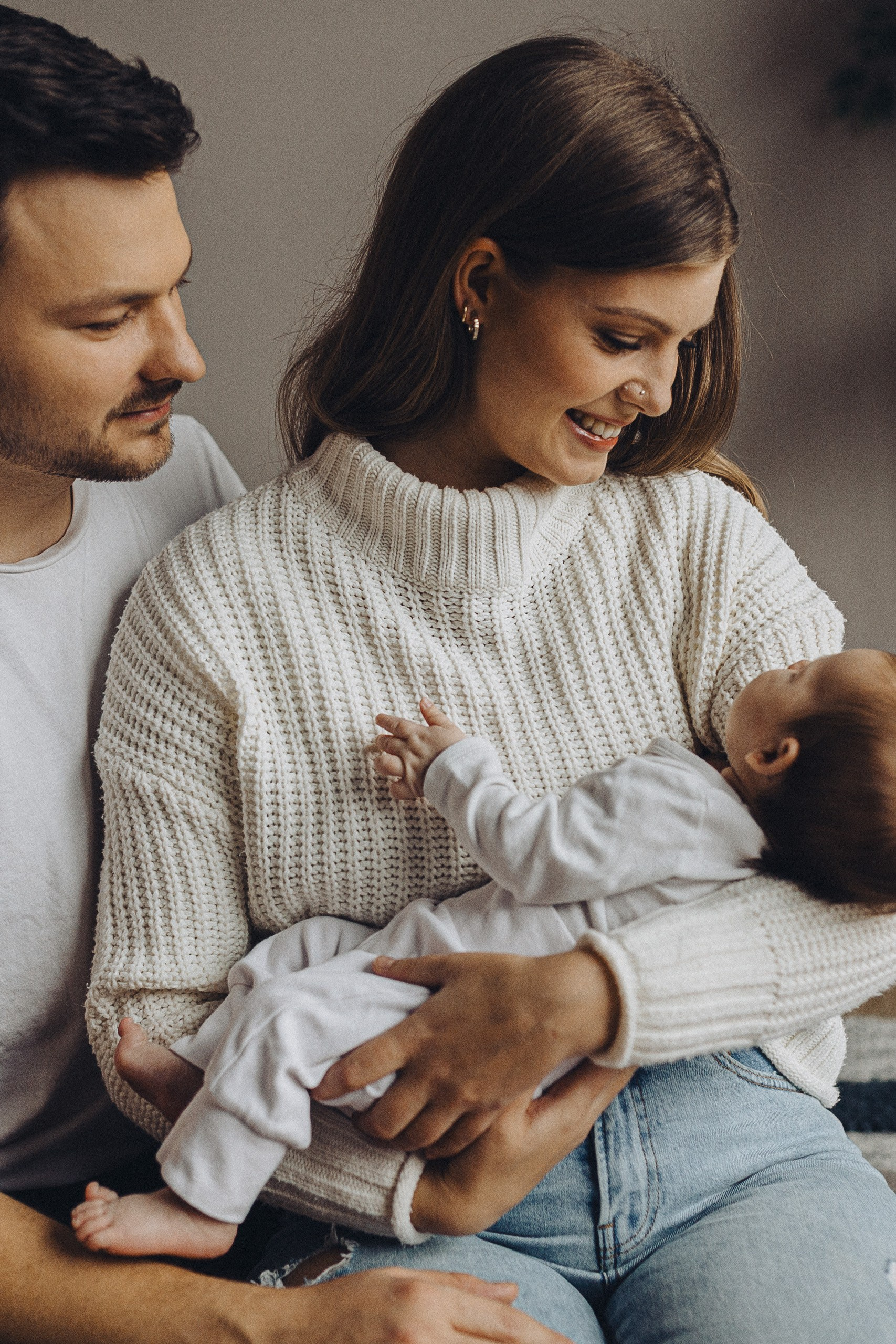 IETEIKUMI ĢIMENES FOTOSESIJAI MĀJĀS