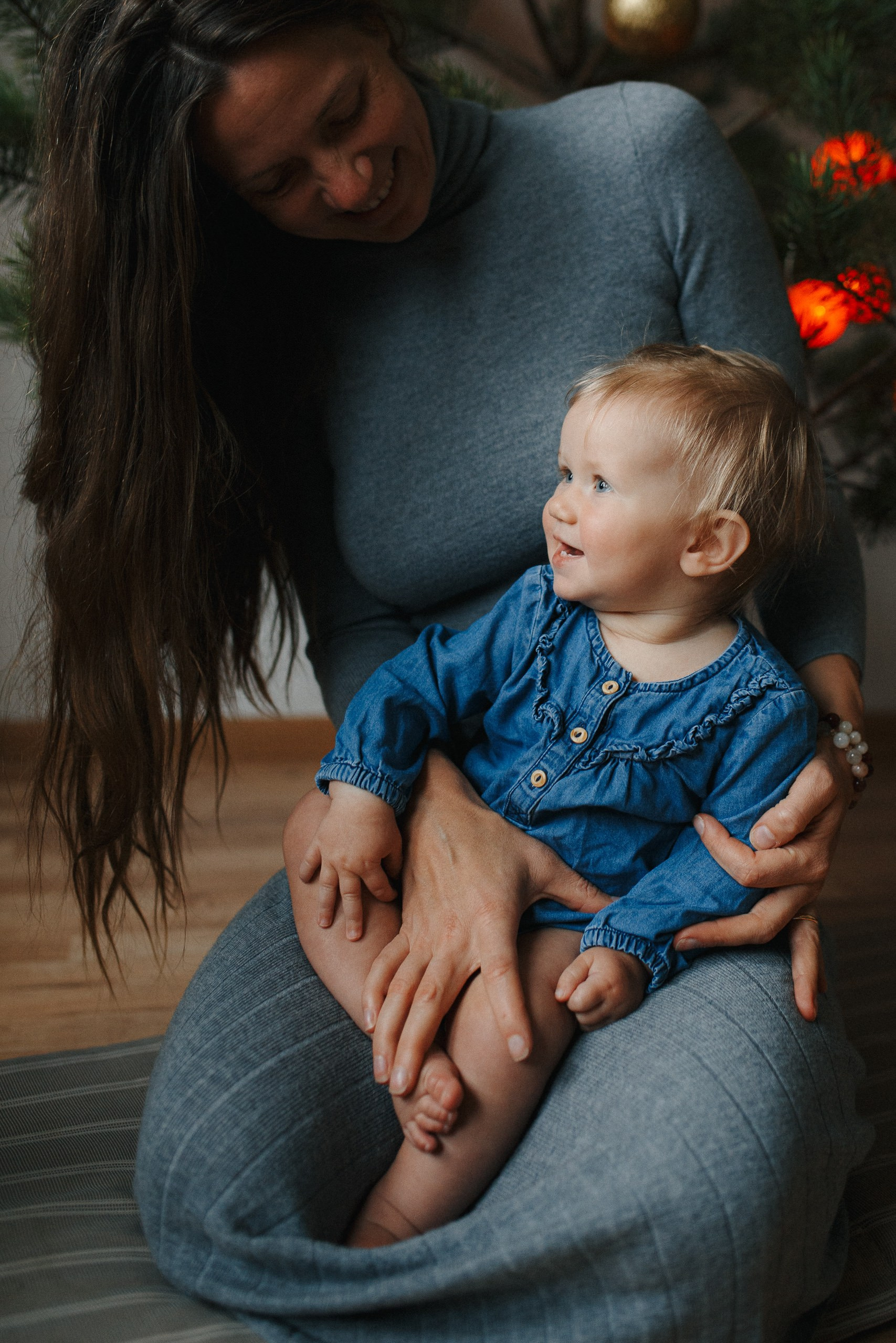 IETEIKUMI ĢIMENES FOTOSESIJAI MĀJĀS