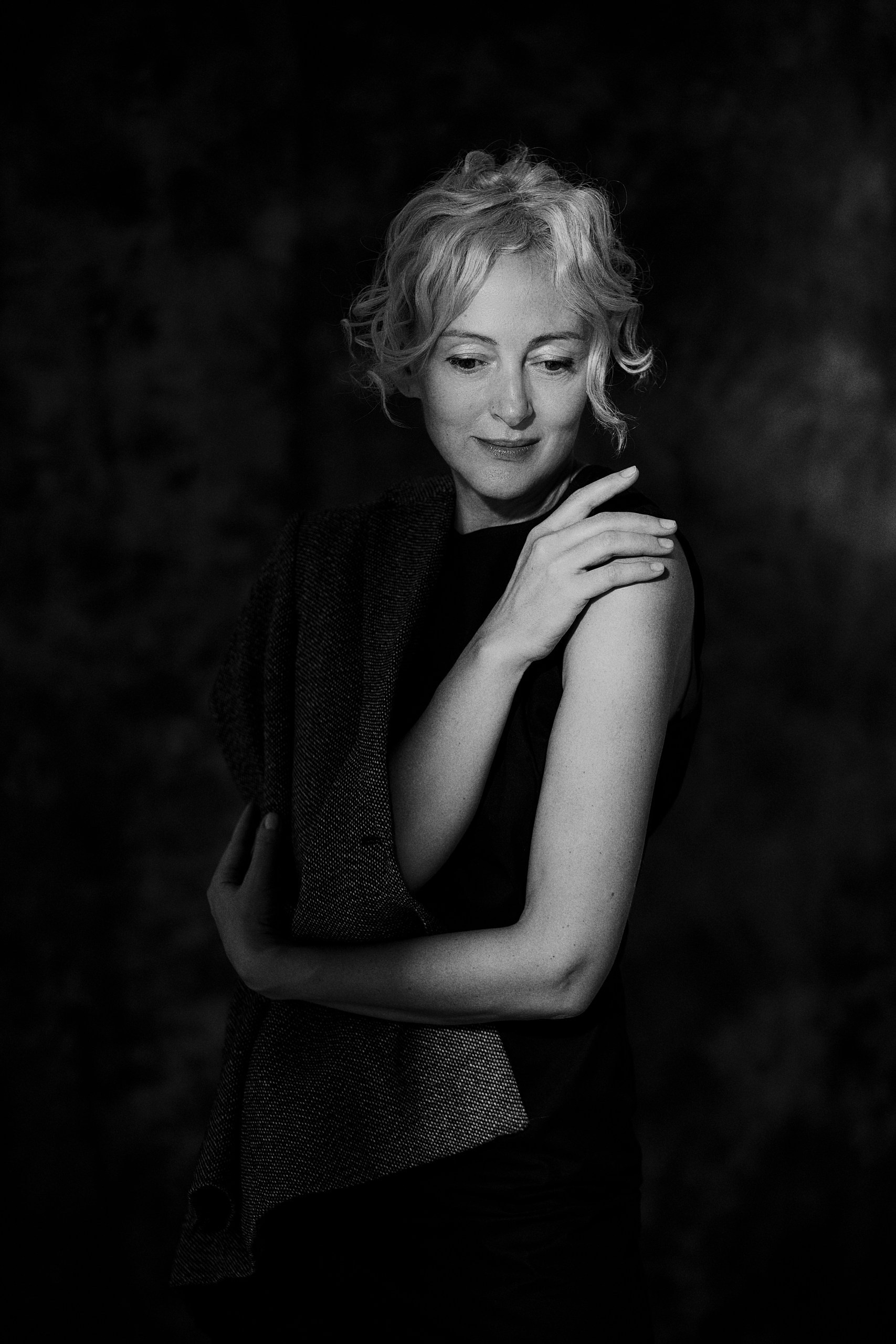 Contact. Family & fashion photographer in Doha