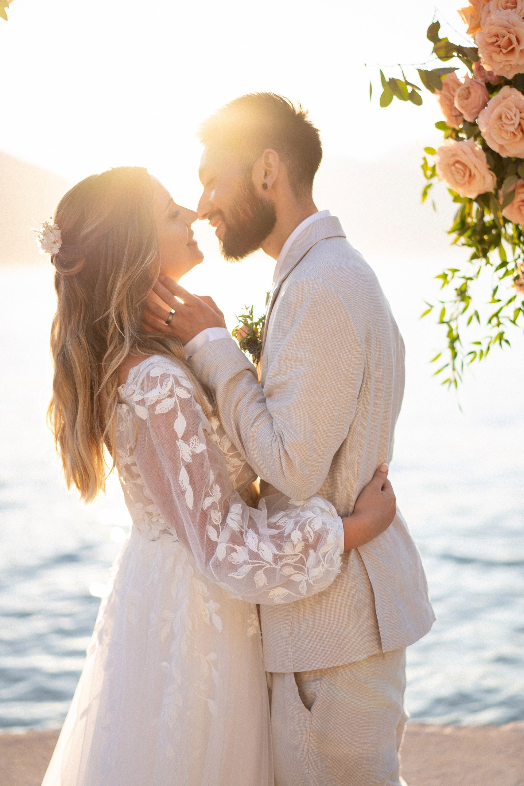 Elopement u Crnoj Gori: intimno vjenčanje udvoje. Fotograf i snimatelj u Crnoj Gori