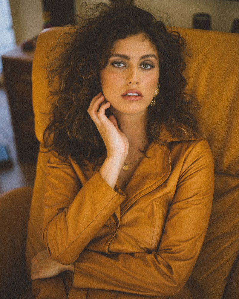 Professional headshots, exemplified by this model, skillfully captured by photographer Amra Dedic. Discover more at amradedic.com.