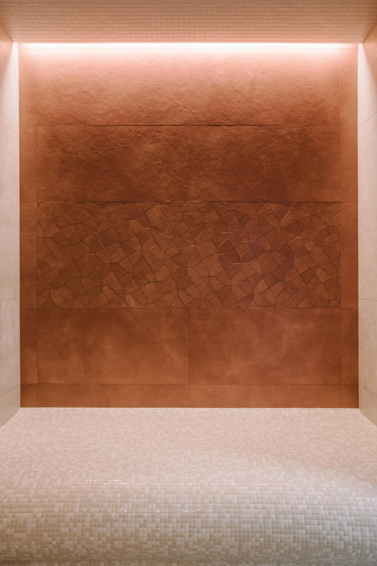 Атмосферная подсветка хаммама создает расслабляющую атмосферу и удобство использования.