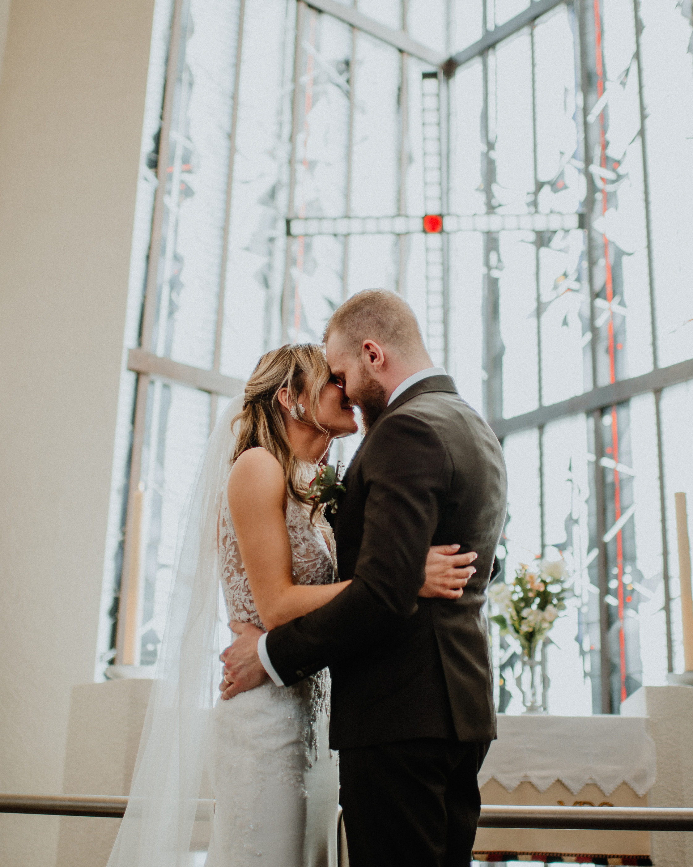 Couple wrapped in a cozy blanket, enjoying the breathtaking landscapes of South Iceland.