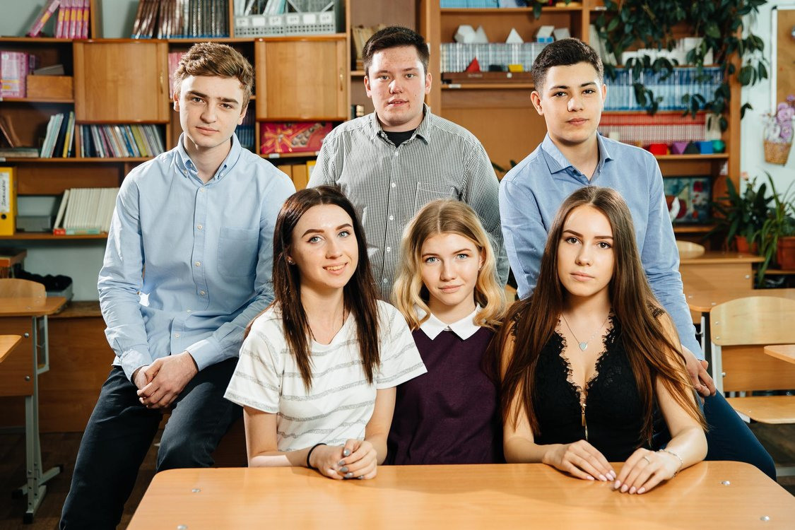 ВИПУСКНІ АЛЬБОМИ. Фотозйомка випускного. Олексій Ревуцький - весільний та сімейний фотограф