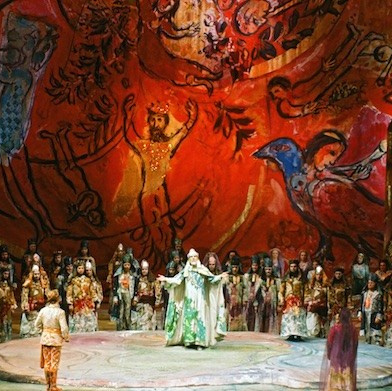 This image shows a stage set design for the opera The Magic Flute by Marc Chagall Сценография Марка Шагала для театра и оперы — монументальные декорации художника XX века